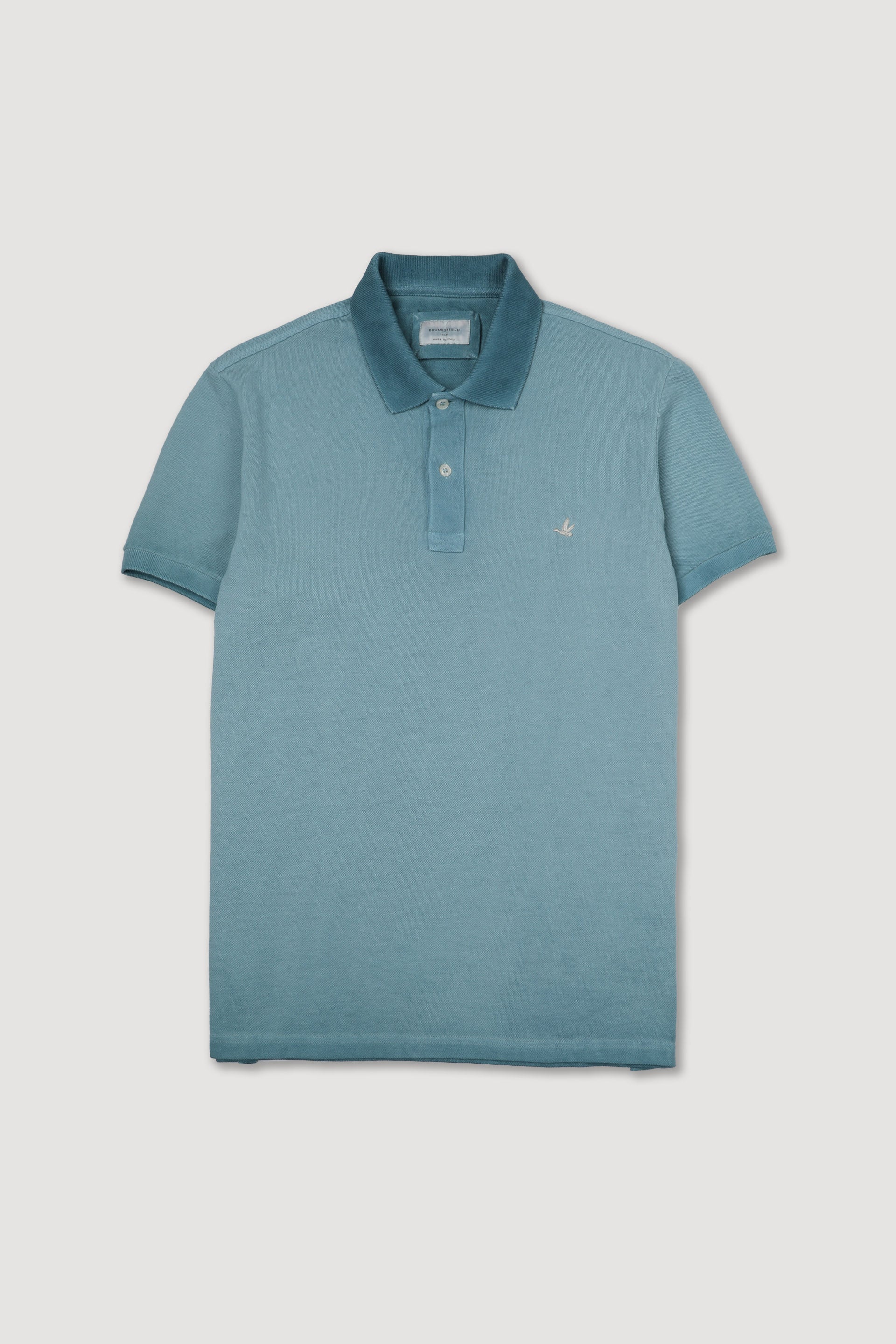 Polo in piquet di cotone, tintura effetto sun faded. Logo ricamato al cuore. Azzurro - Igloo