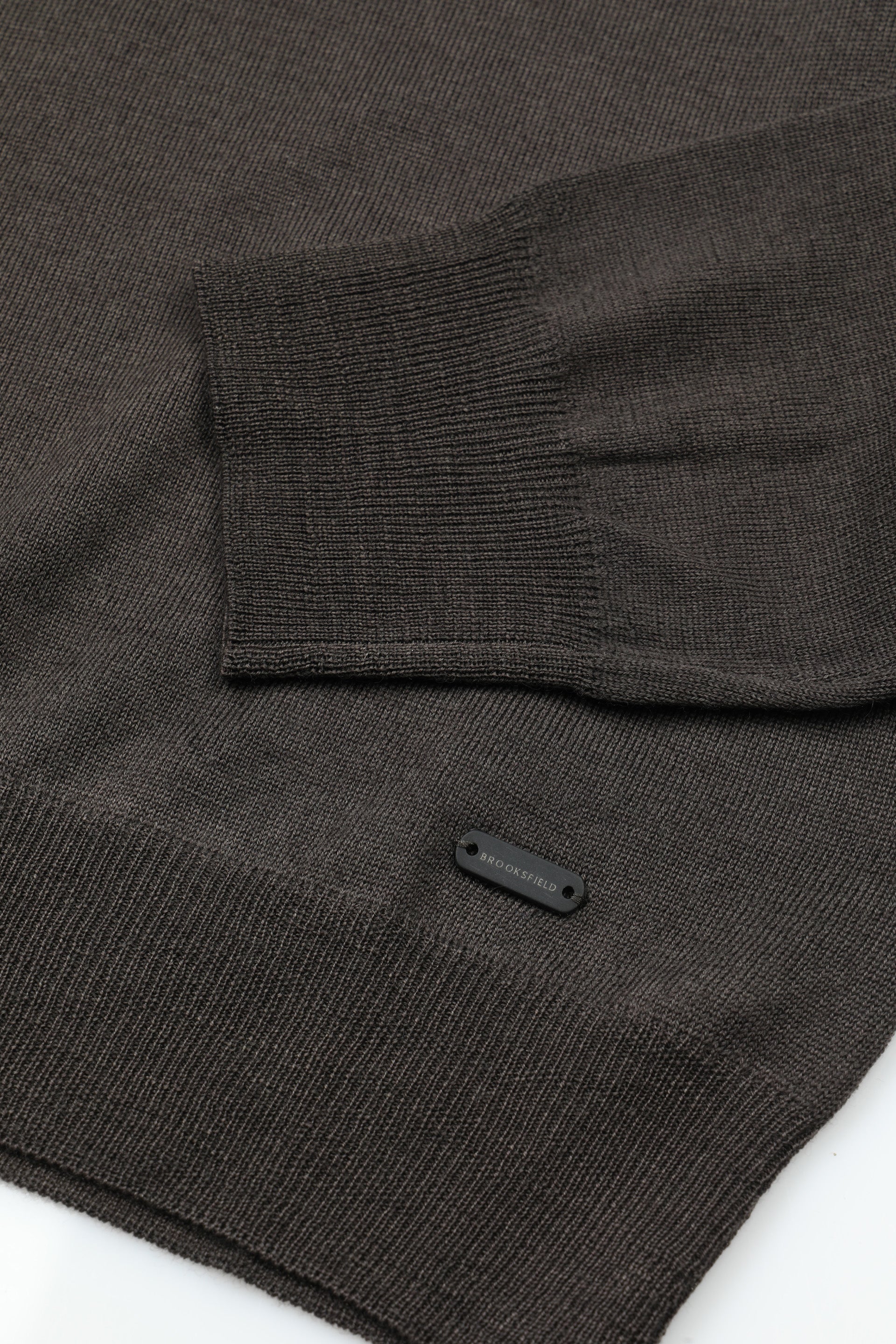 Maglia girocollo in lana merinos extrafine. Marrone - Ebano