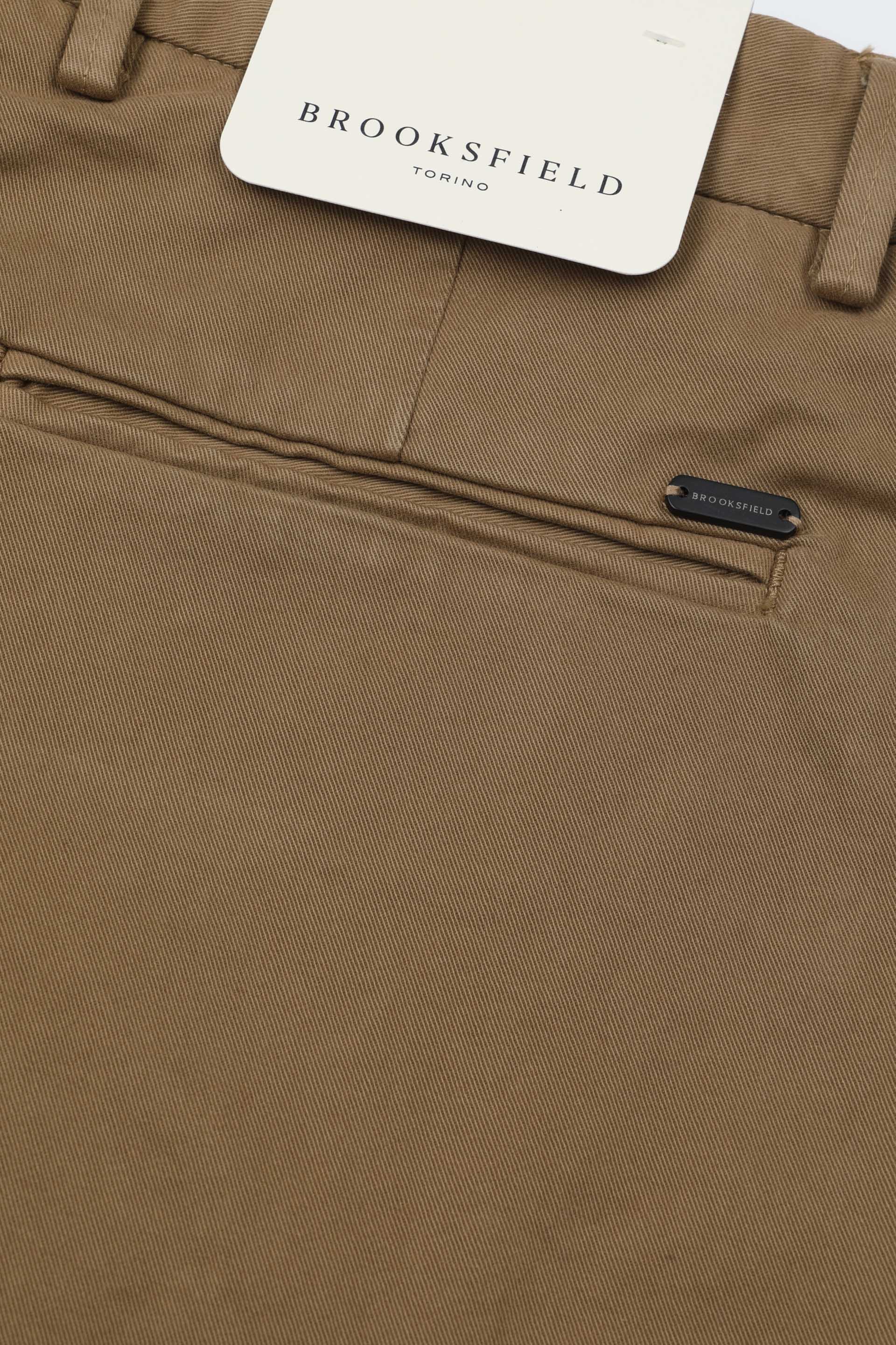 UOMO-PANTALONE CHINO SLIM TESSUTO GABARDINE COTONE STRETCH SMERIGLIATO, TINTO CAPO DIRETTO - Toffee