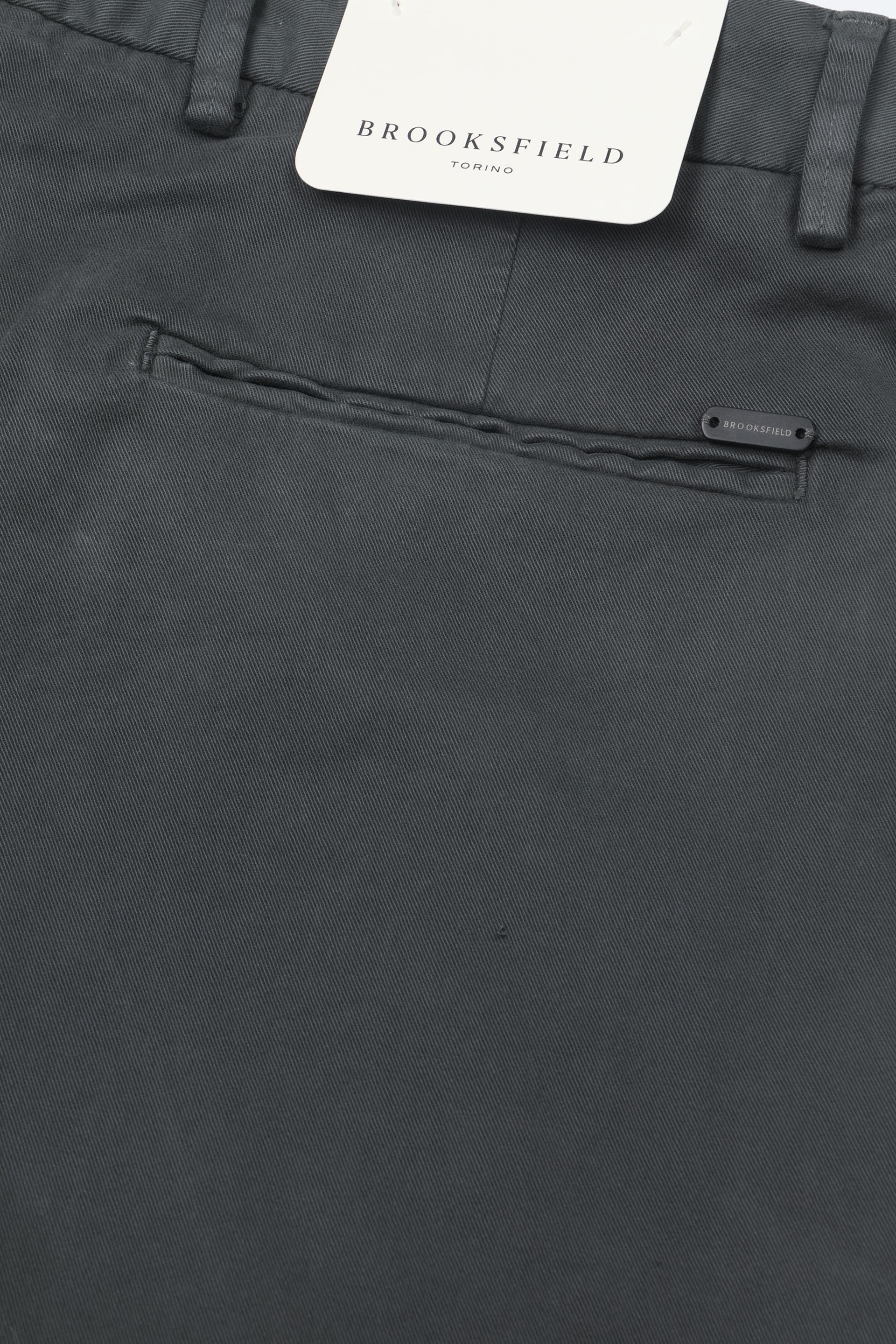UOMO-PANTALONE CHINO SLIM TESSUTO GABARDINE COTONE STRETCH SMERIGLIATO, TINTO CAPO DIRETTO - Almost black