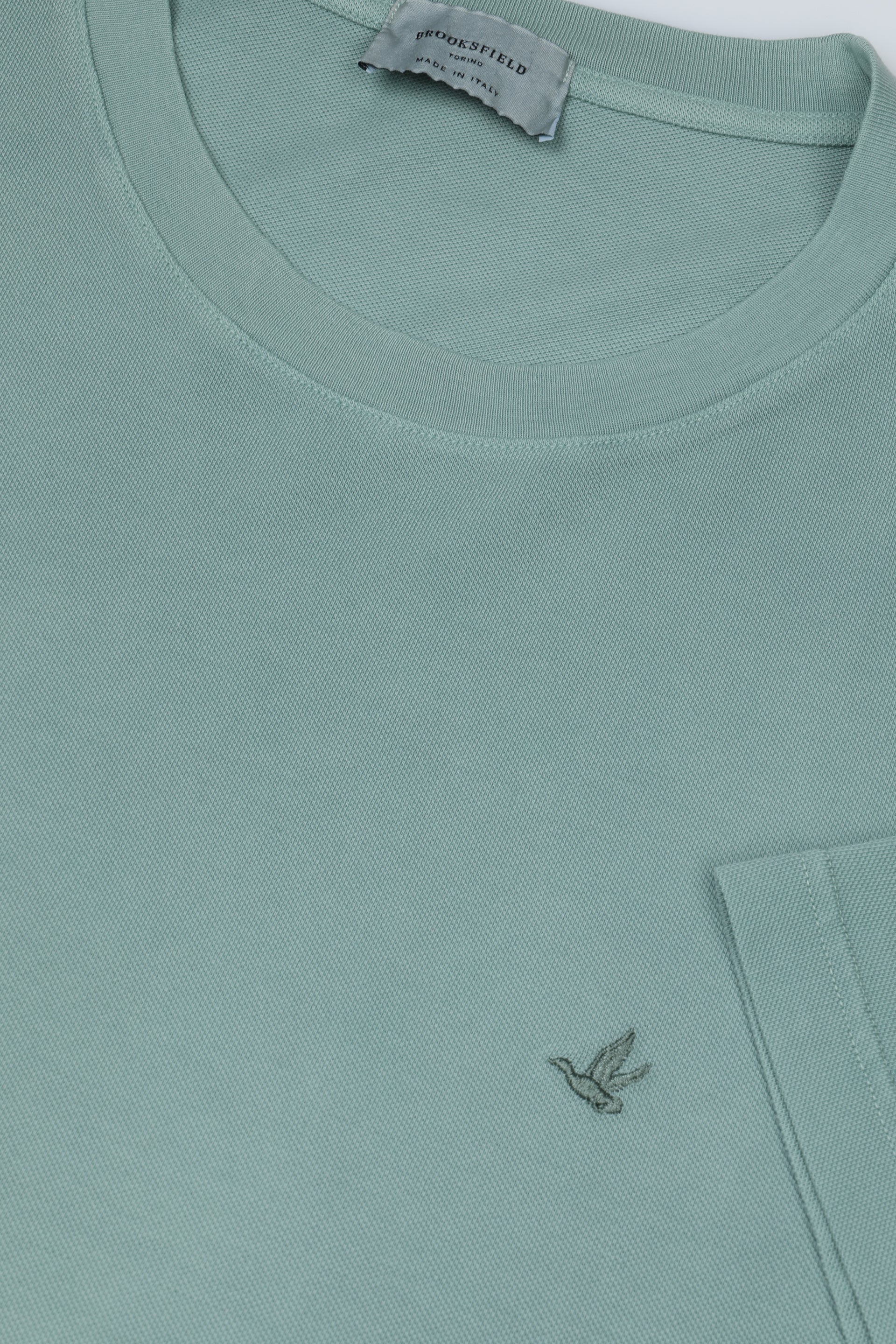 T-shirt in piquet di cotone con tintura effetto old, ricamo logo al cuore. Verde - Peacock