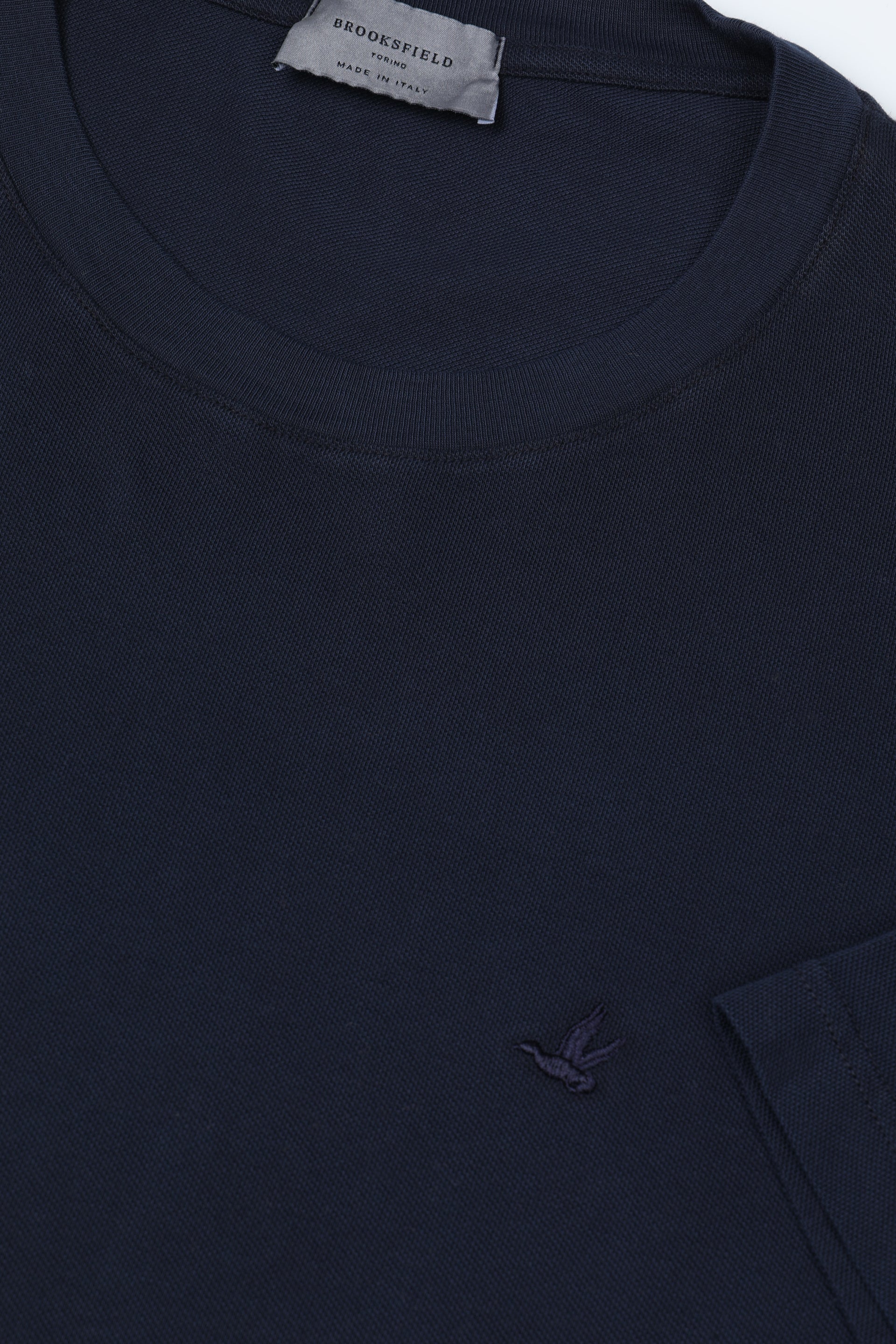 T-shirt in piquet di cotone con tintura effetto old, ricamo logo al cuore. Blu - Navy