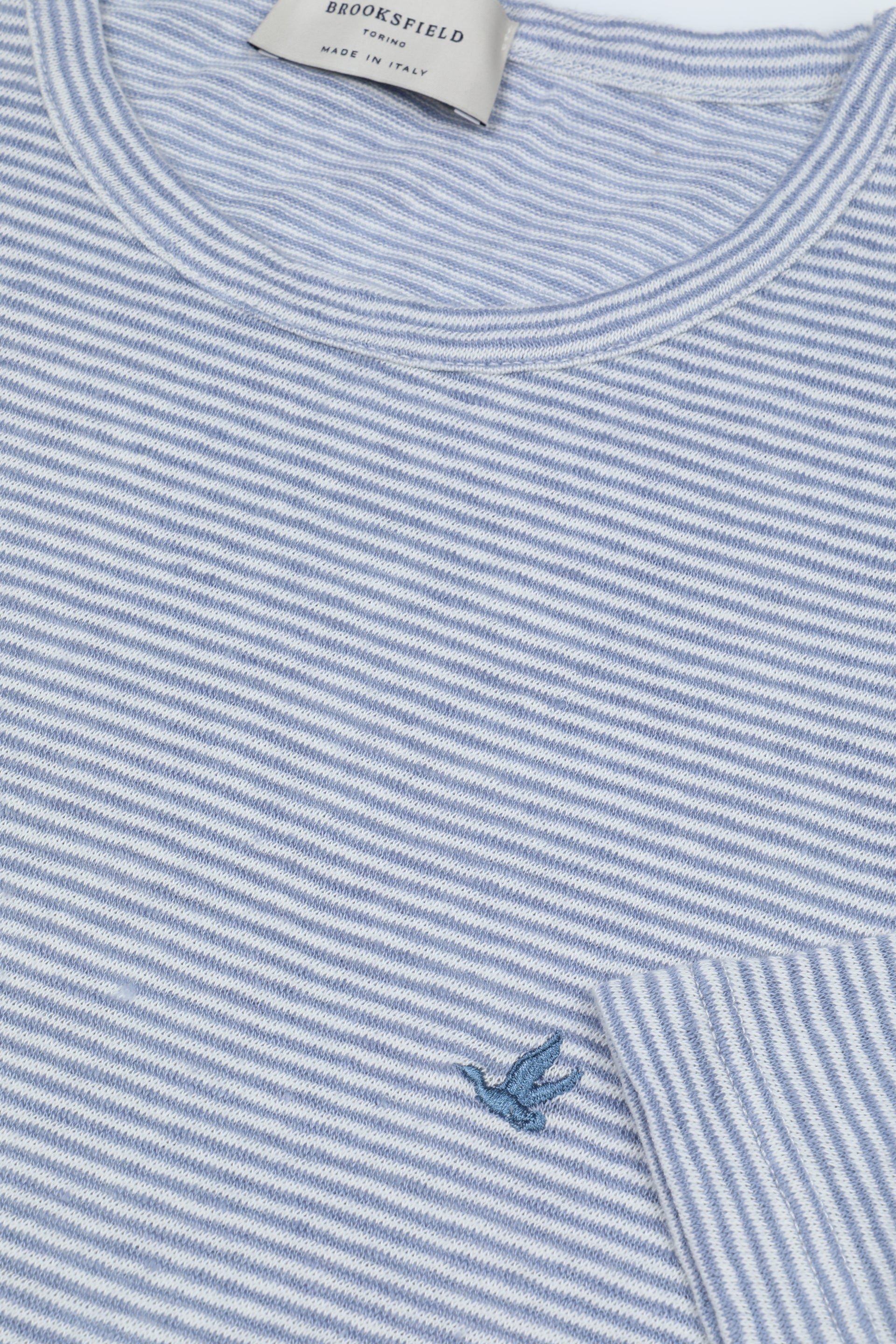 T-shirti in jersey di lino misto cotone rigata. Logo ricamato al cuore - Azzurro/latte