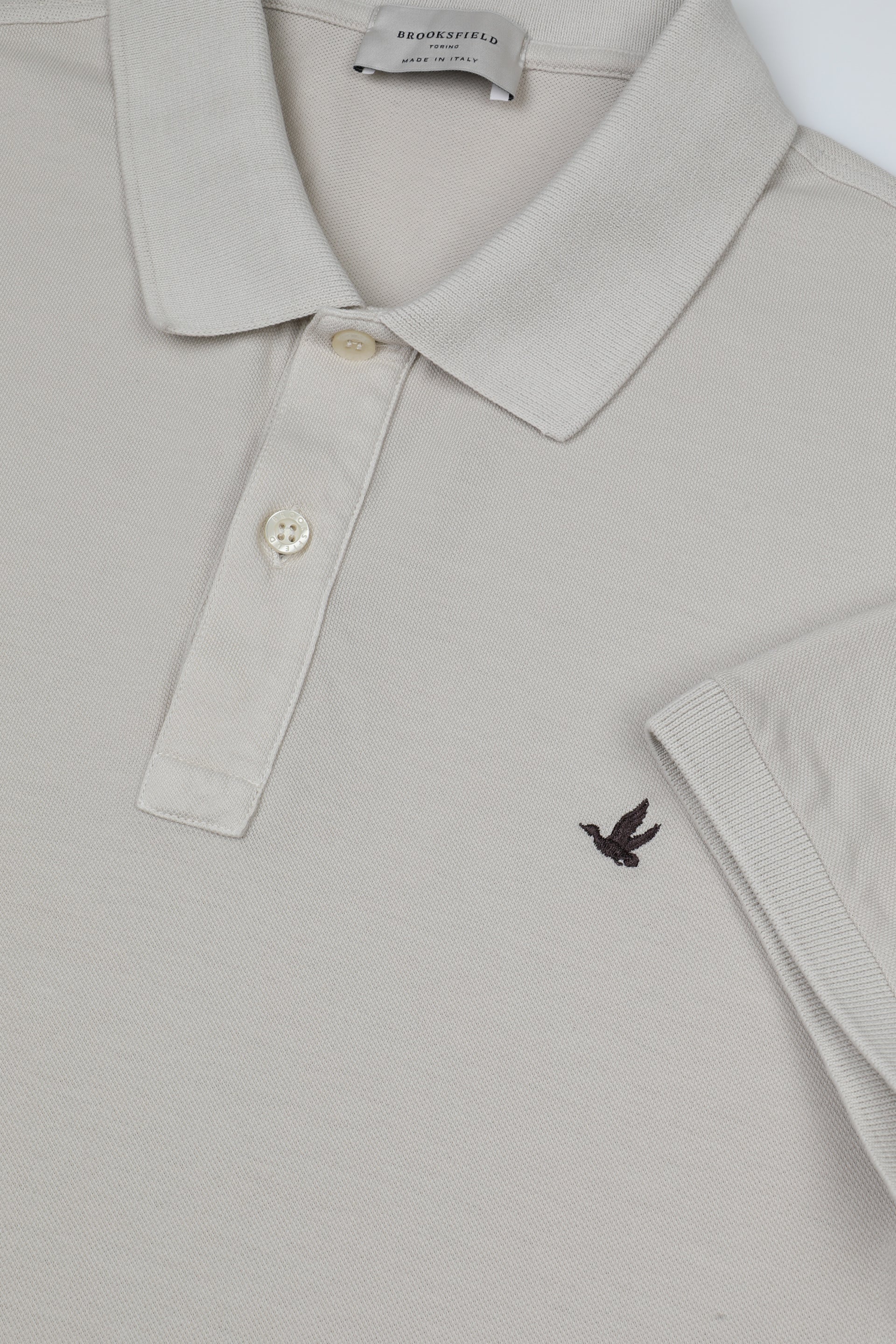 Polo in piquet di cotone con logo ricamato al cuore. Grigio - Mastice