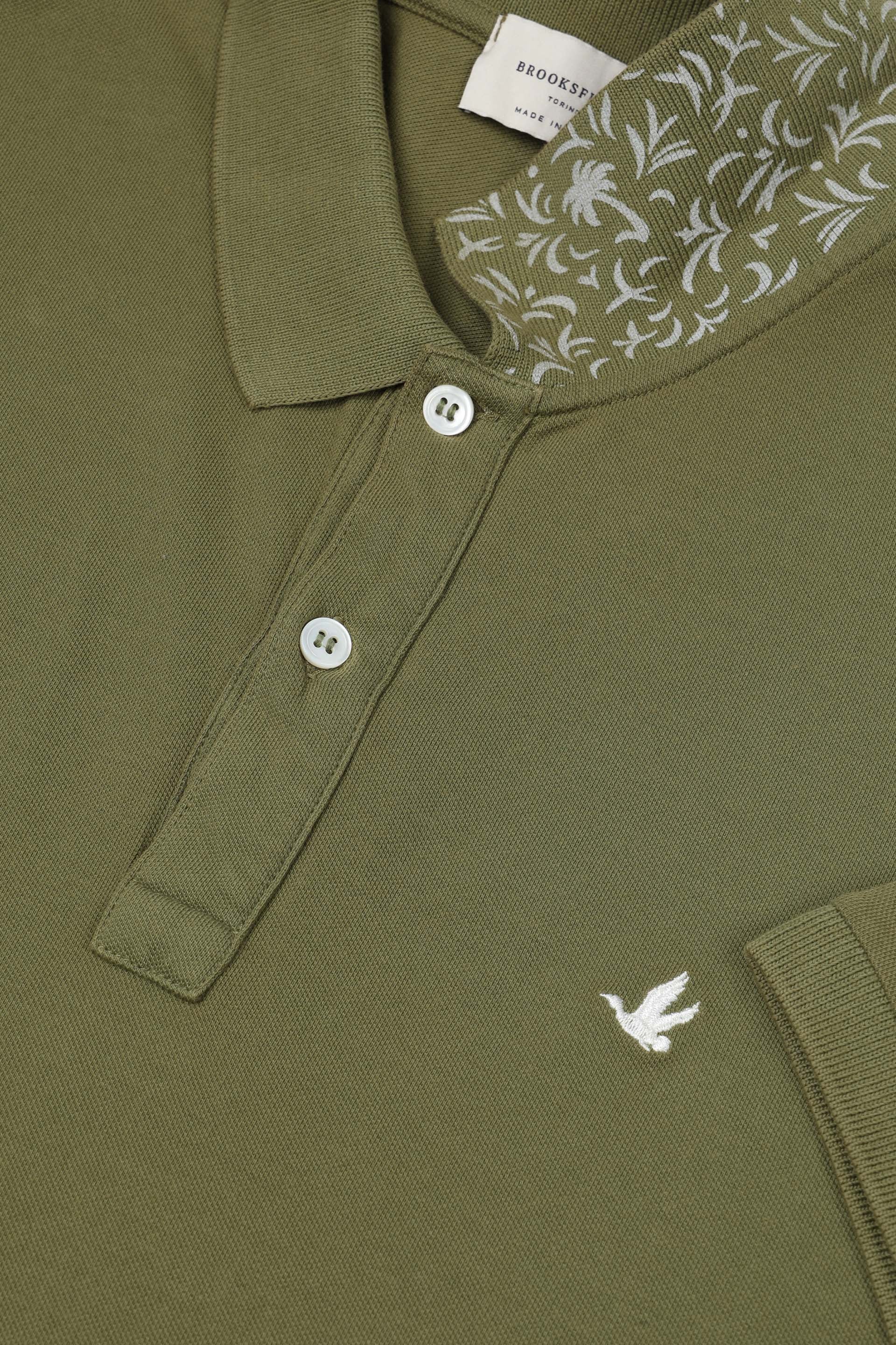 Polo in piquet di cotone, sottocollo stampato. Logo ricamato al cuore. Verde - Cipresso