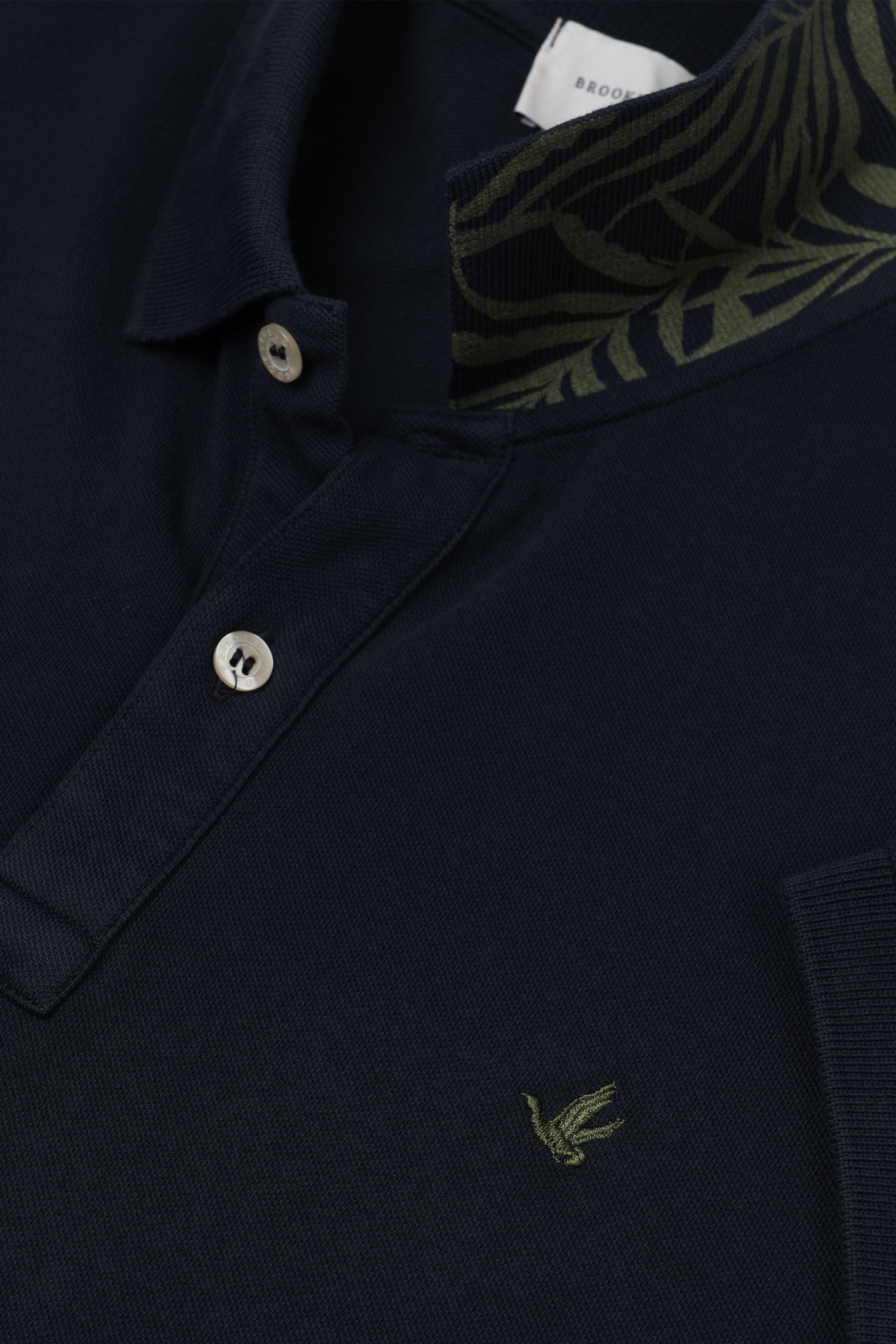 Polo in piquet di cotone, sottocollo stampato. Logo ricamato al cuore. Blu - Navy