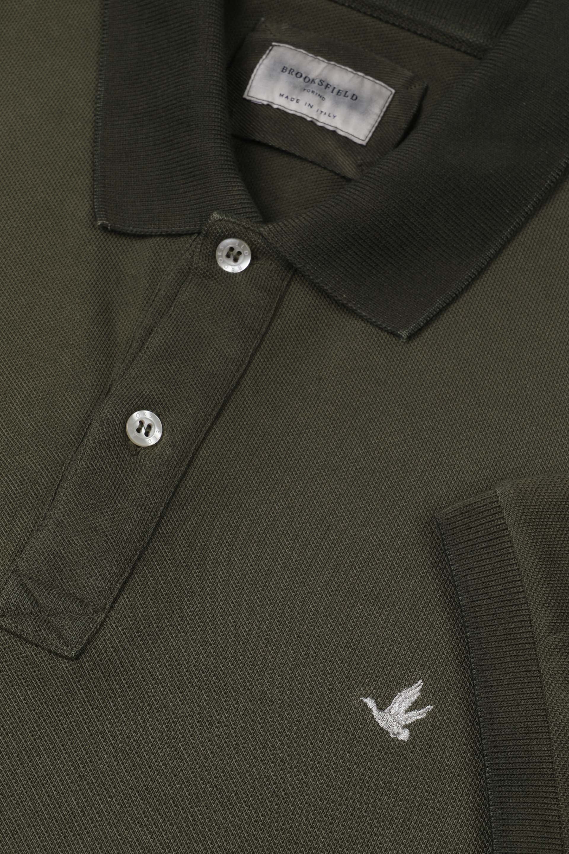 Polo in piquet di cotone, tintura effetto sun faded. Logo ricamato al cuore. Verde - Alligator