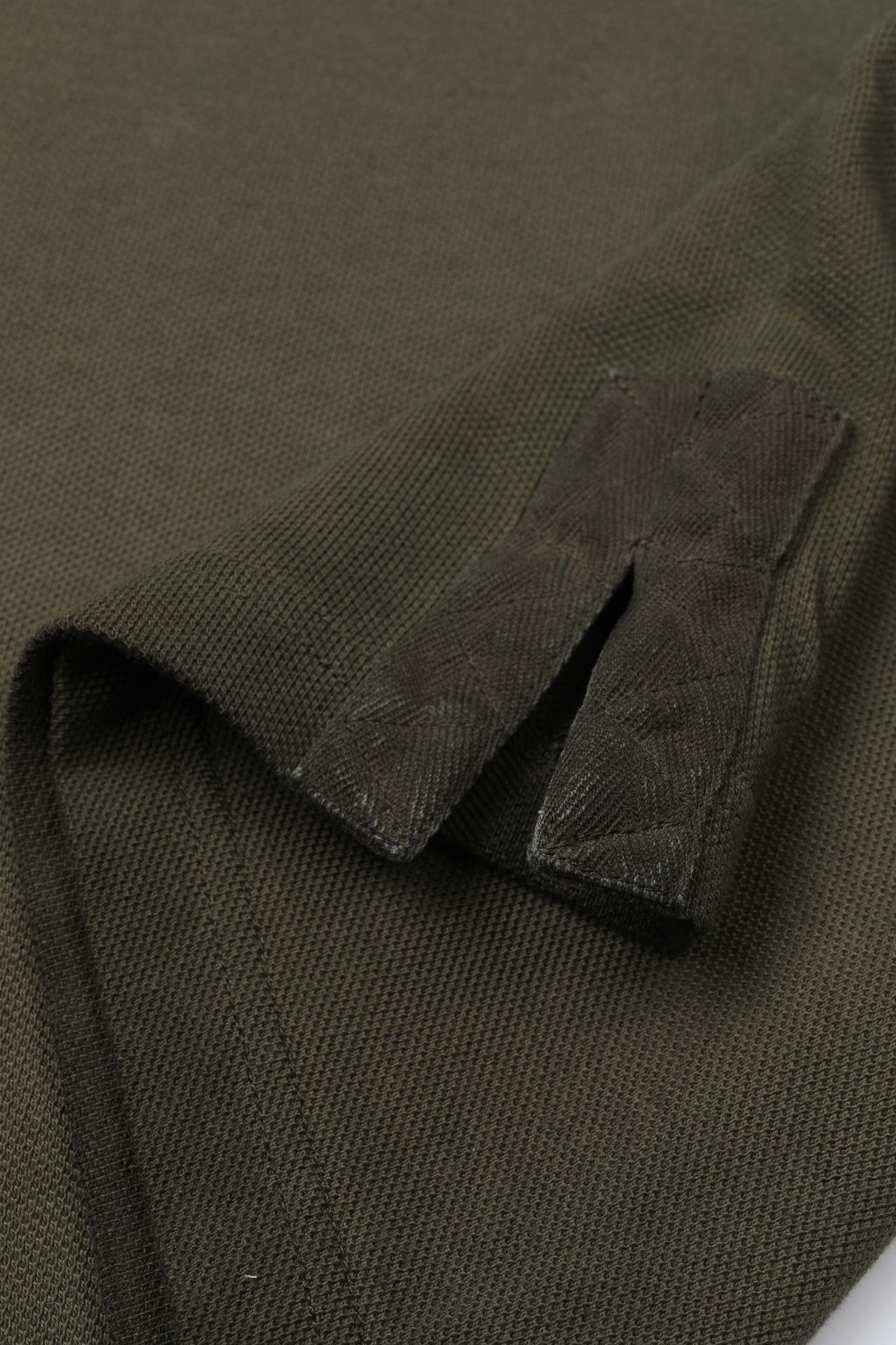 Polo in piquet di cotone, tintura effetto sun faded. Logo ricamato al cuore. Verde - Alligator
