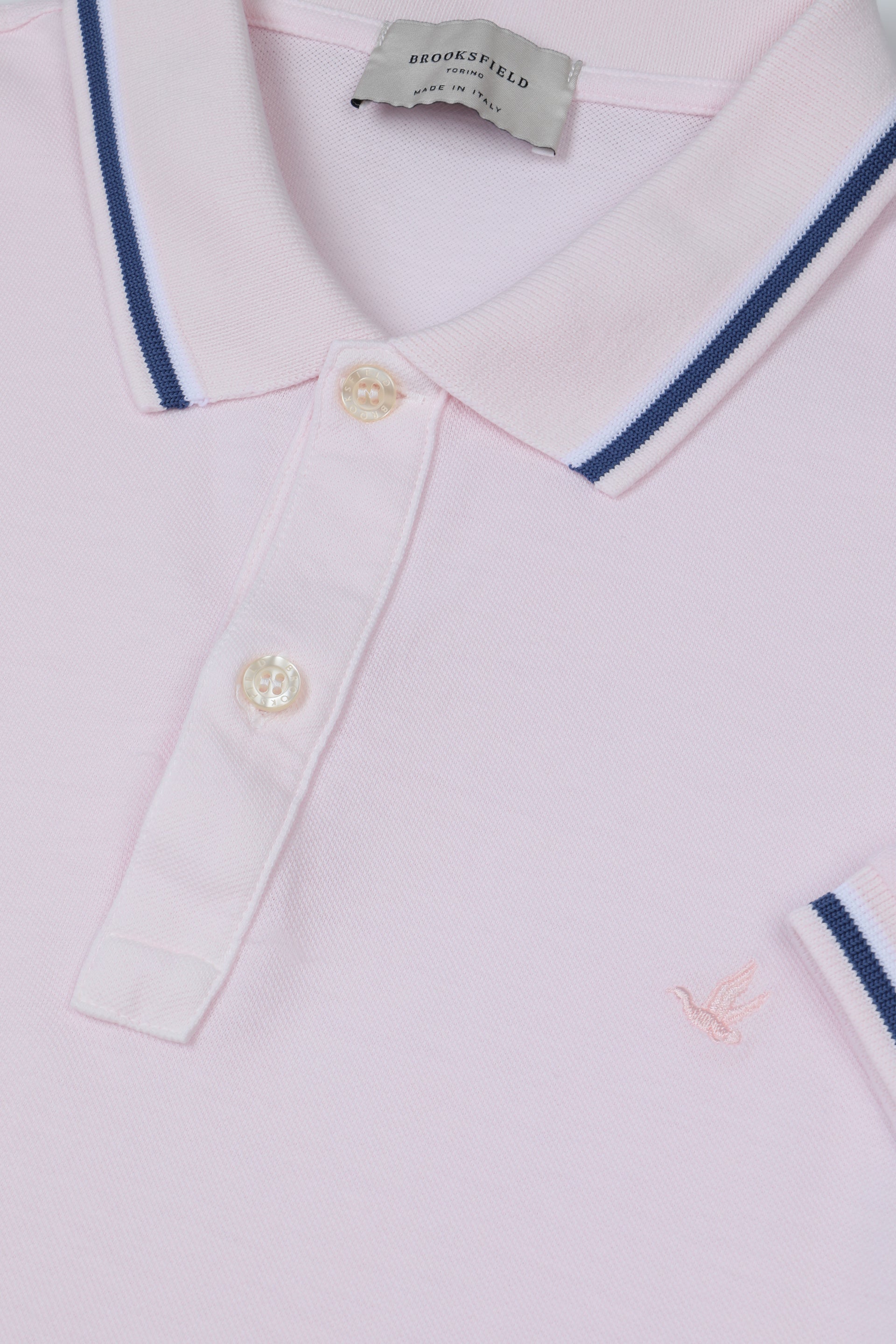 Polo in piquet di cotone con collo e polsi rigati. Logo ricamato al cuore. Rosa - Conchiglia