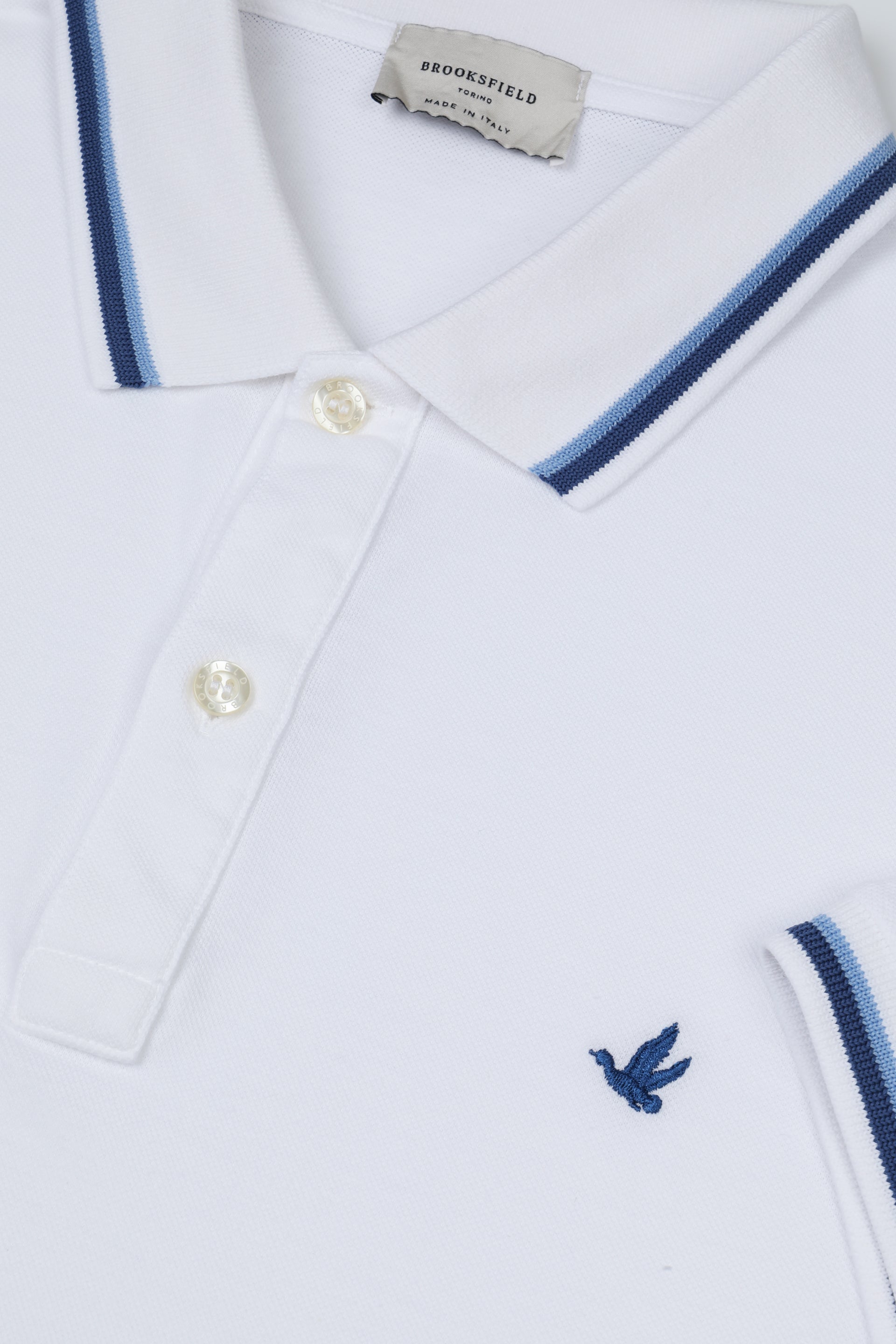 Polo in piquet di cotone con collo e polsi rigati. Logo ricamato al cuore. Bianco - White