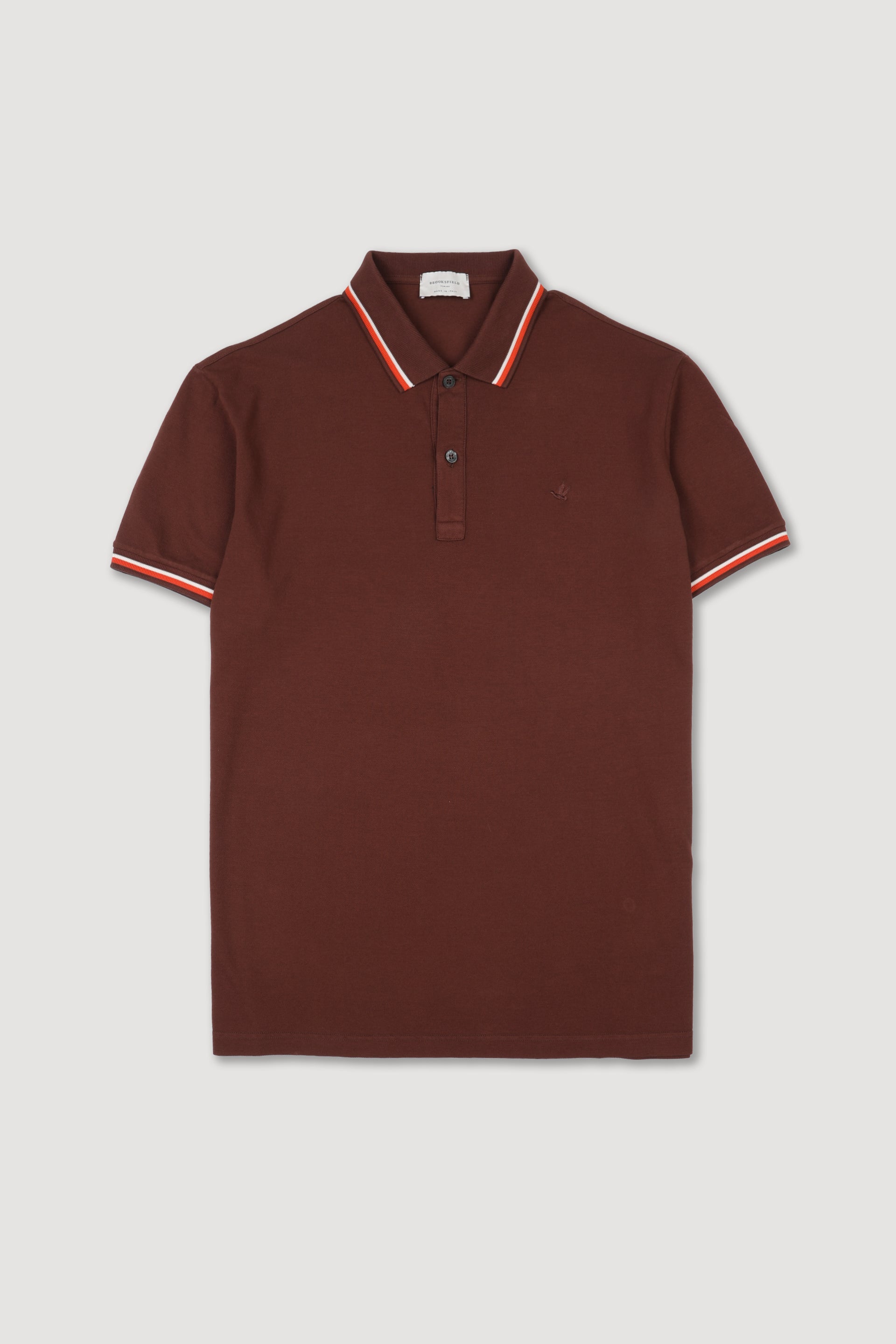 Polo in piquet di cotone con collo e polsi rigati. Logo ricamato al cuore. Marrone - Africa