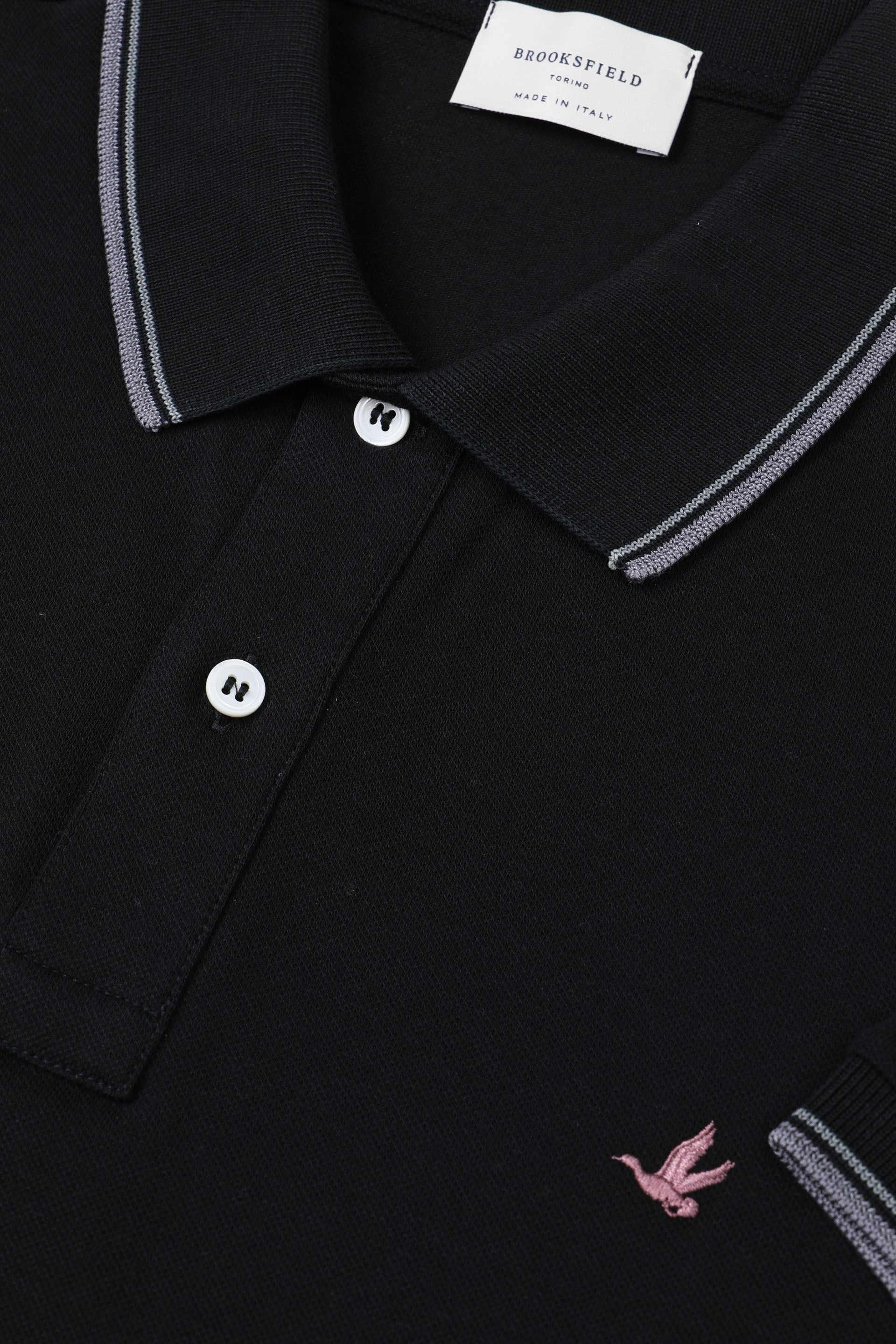 Polo in piquet stretch con ricamo al cuore e collo e polsi rigati. Nero - Black