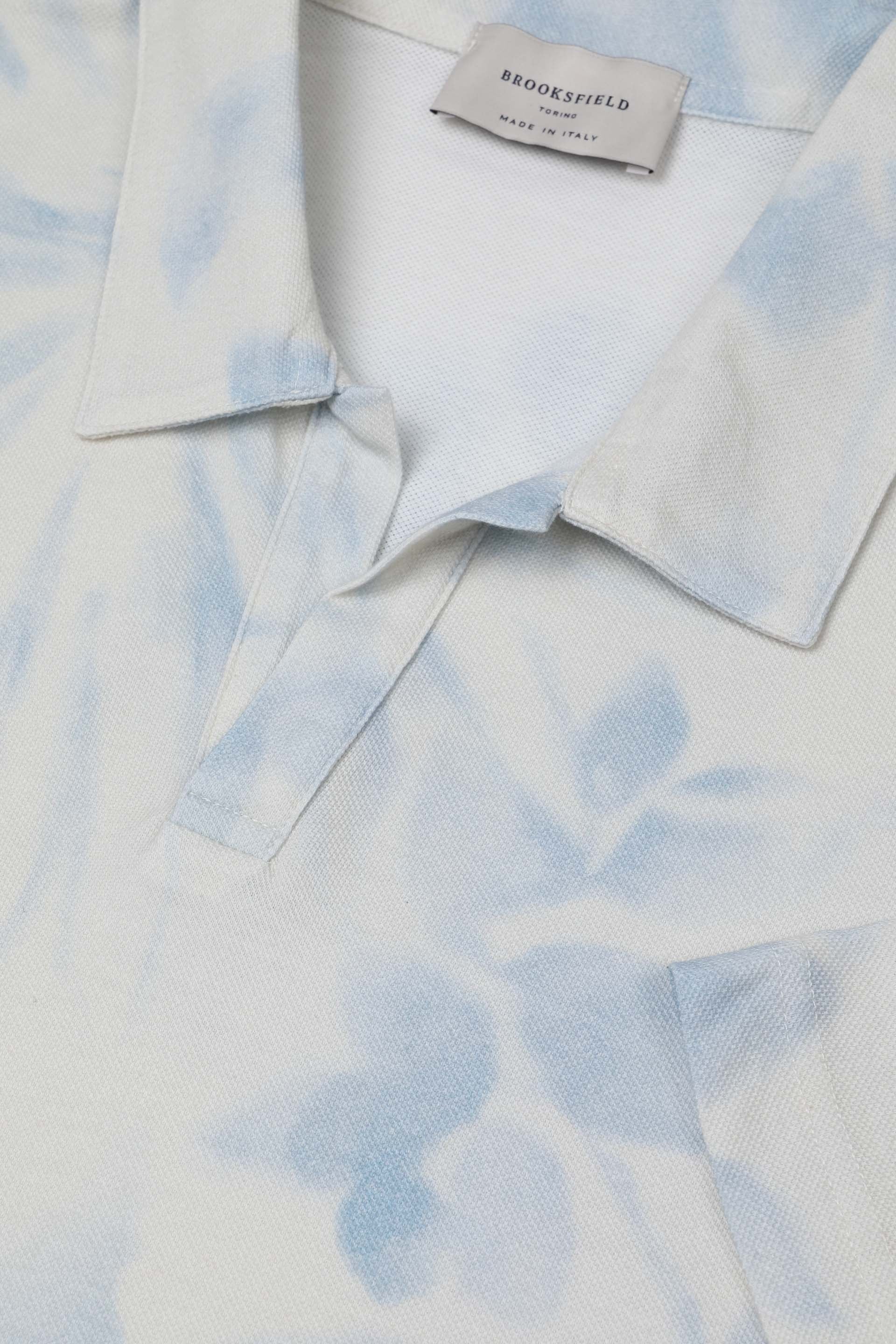 Polo collo aperto in piquet di cotone con stampa. Azzurro - Celeste