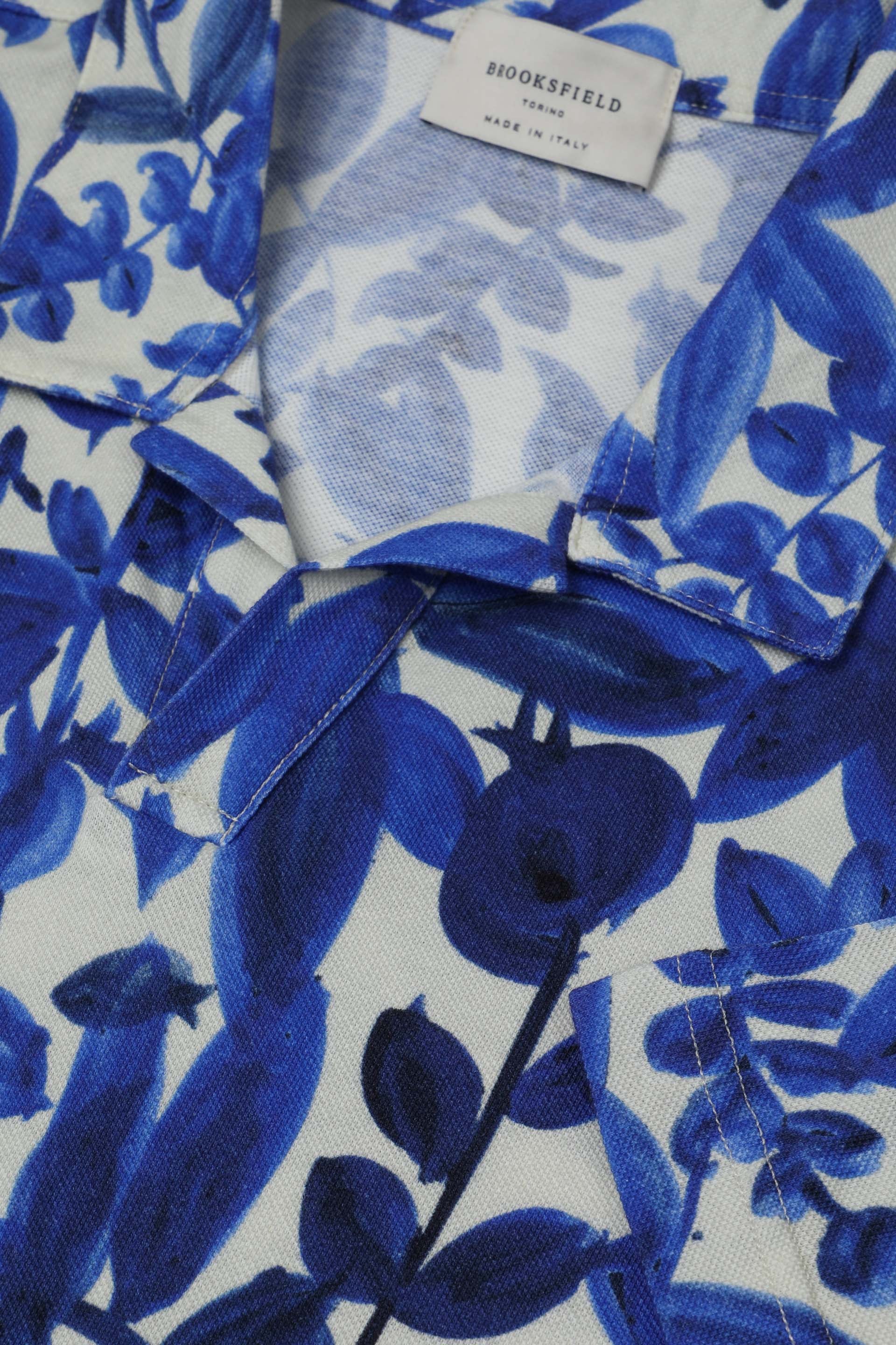 Polo collo aperto in piquet di cotone, stampa Maiolica. Blu - Maiolica/Avorio