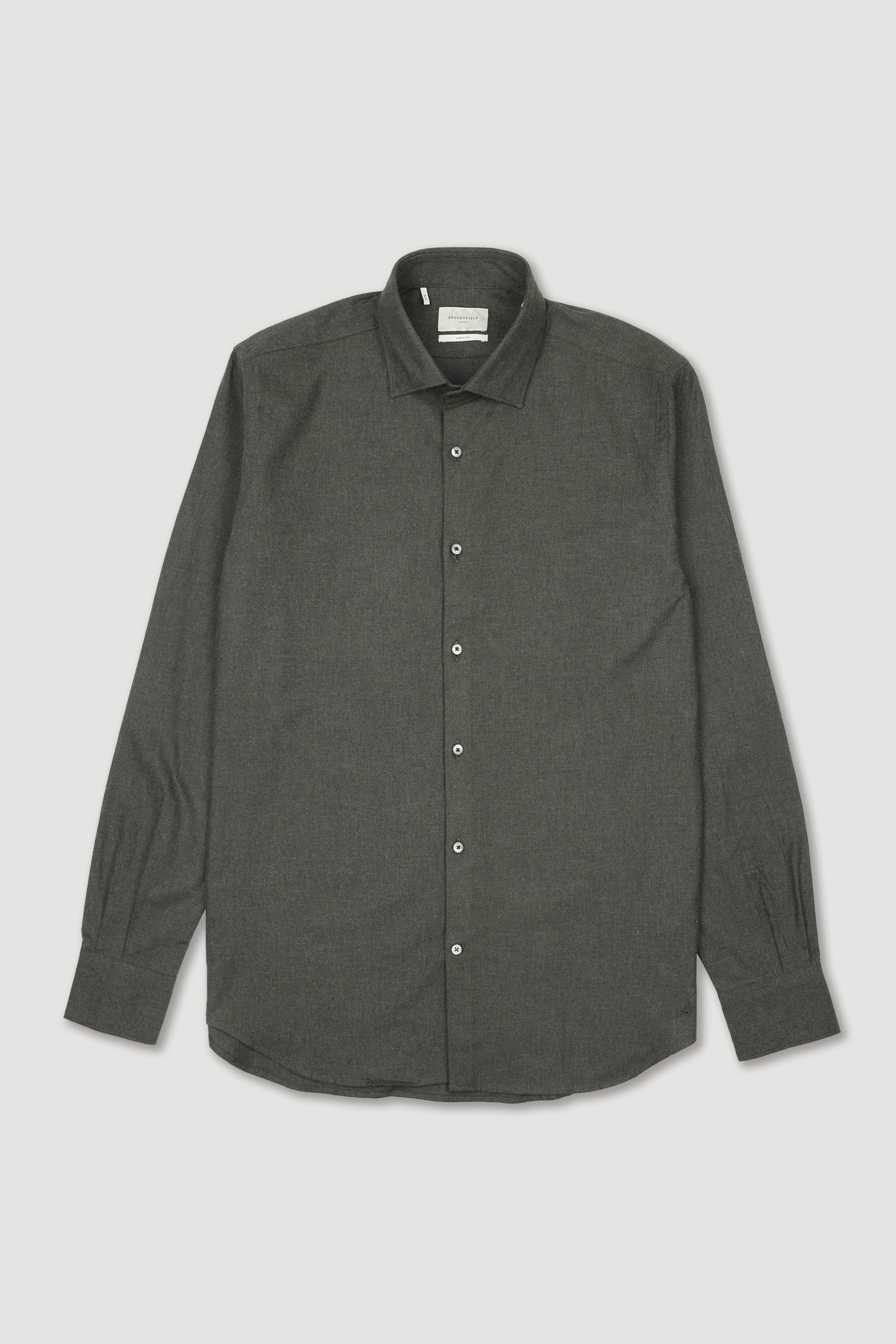 Camicia slim fit con collo spread in twill di cotone smerigliato. Verde - Muschio