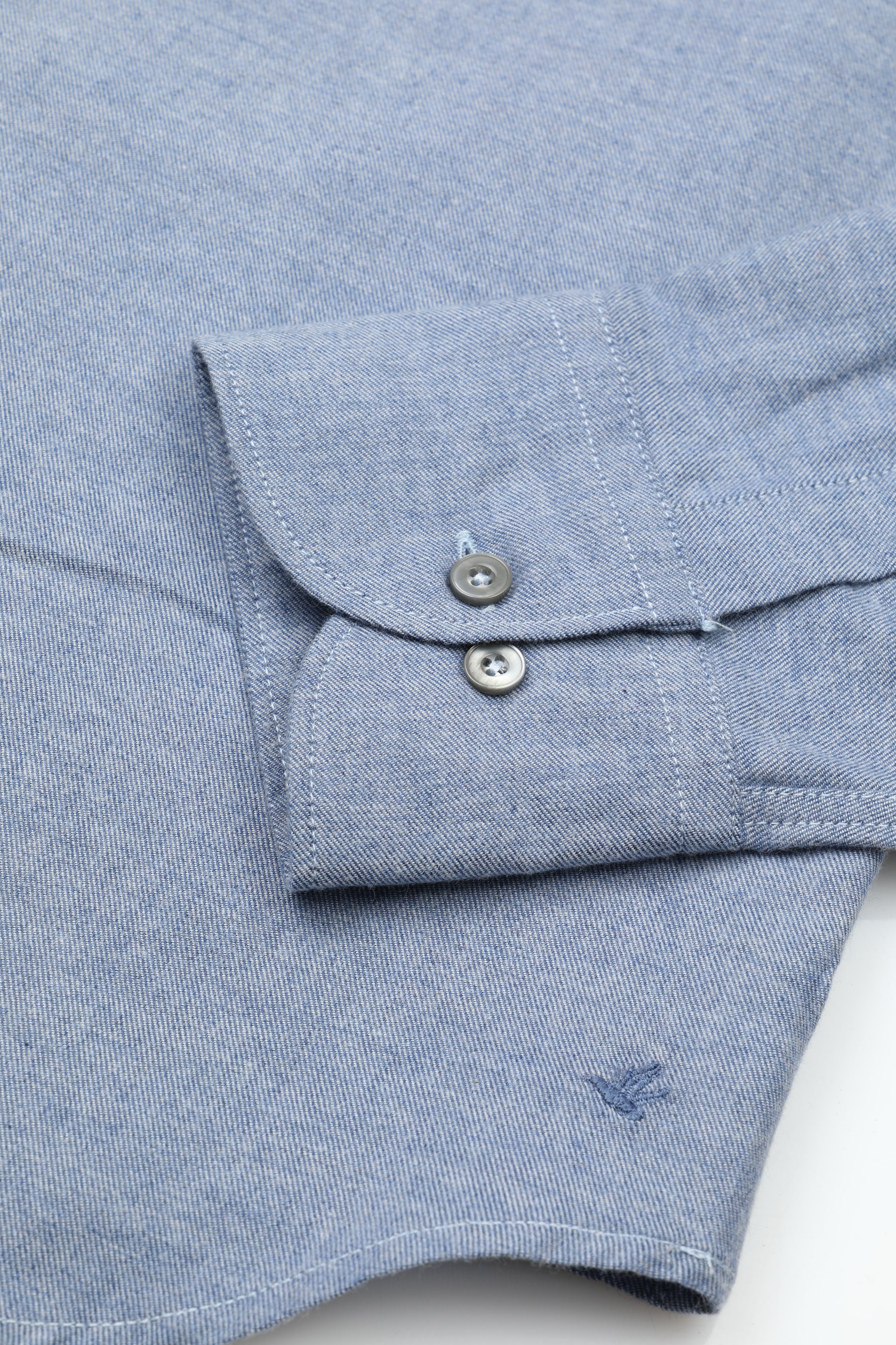 Camicia slim fit con collo spread in twill di cotone smerigliato. Blu - Frosted blue