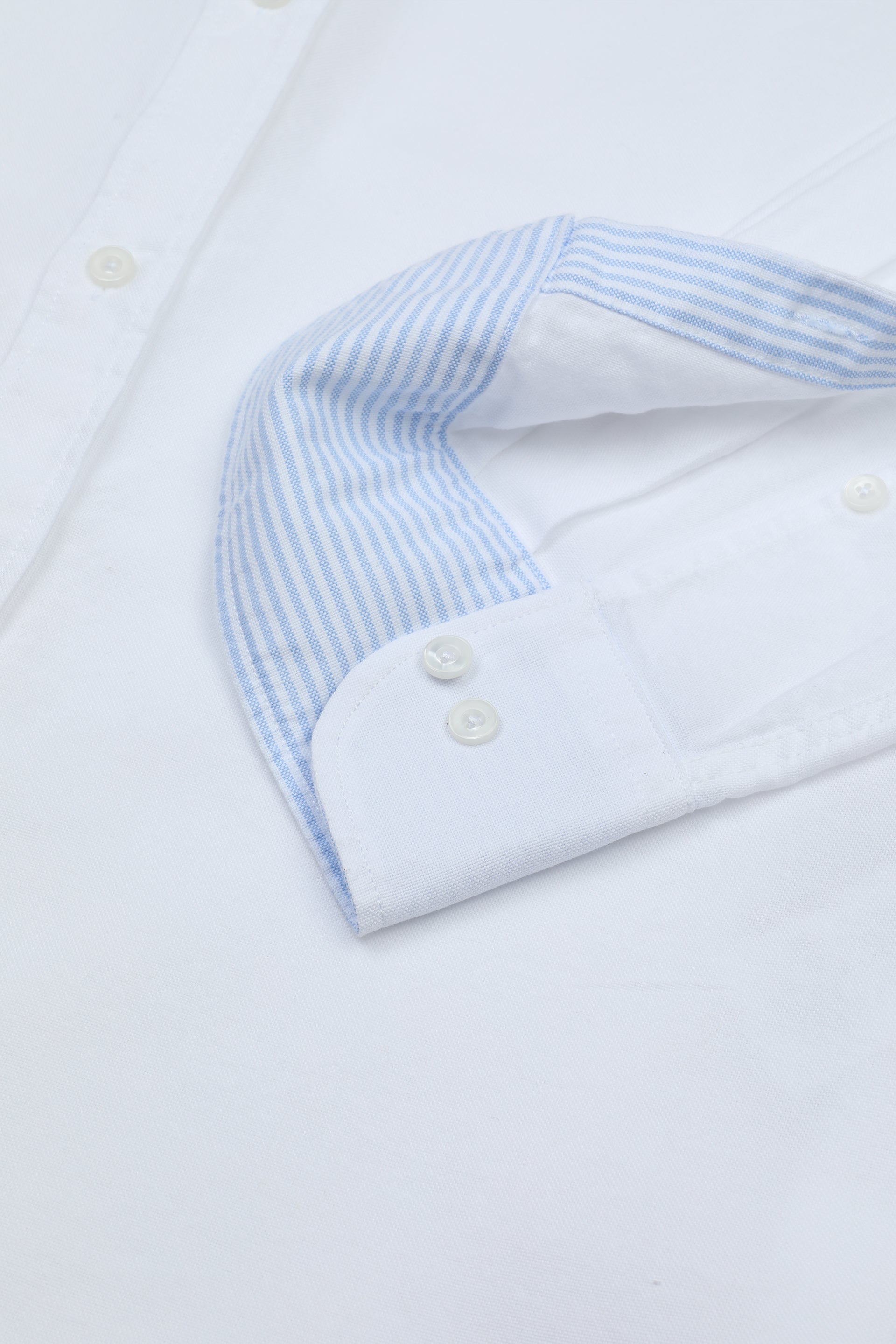 Camicia Club button down regular fit, realizzata in oxford di cotone. Logo ricamato al cuore. Bianco - White