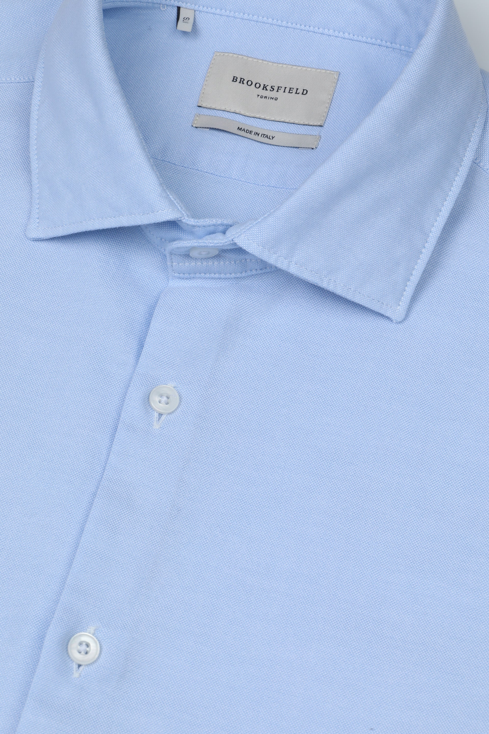 Camicia slim fit con collo spread in oxford di cotone. Azzurro - Cielo
