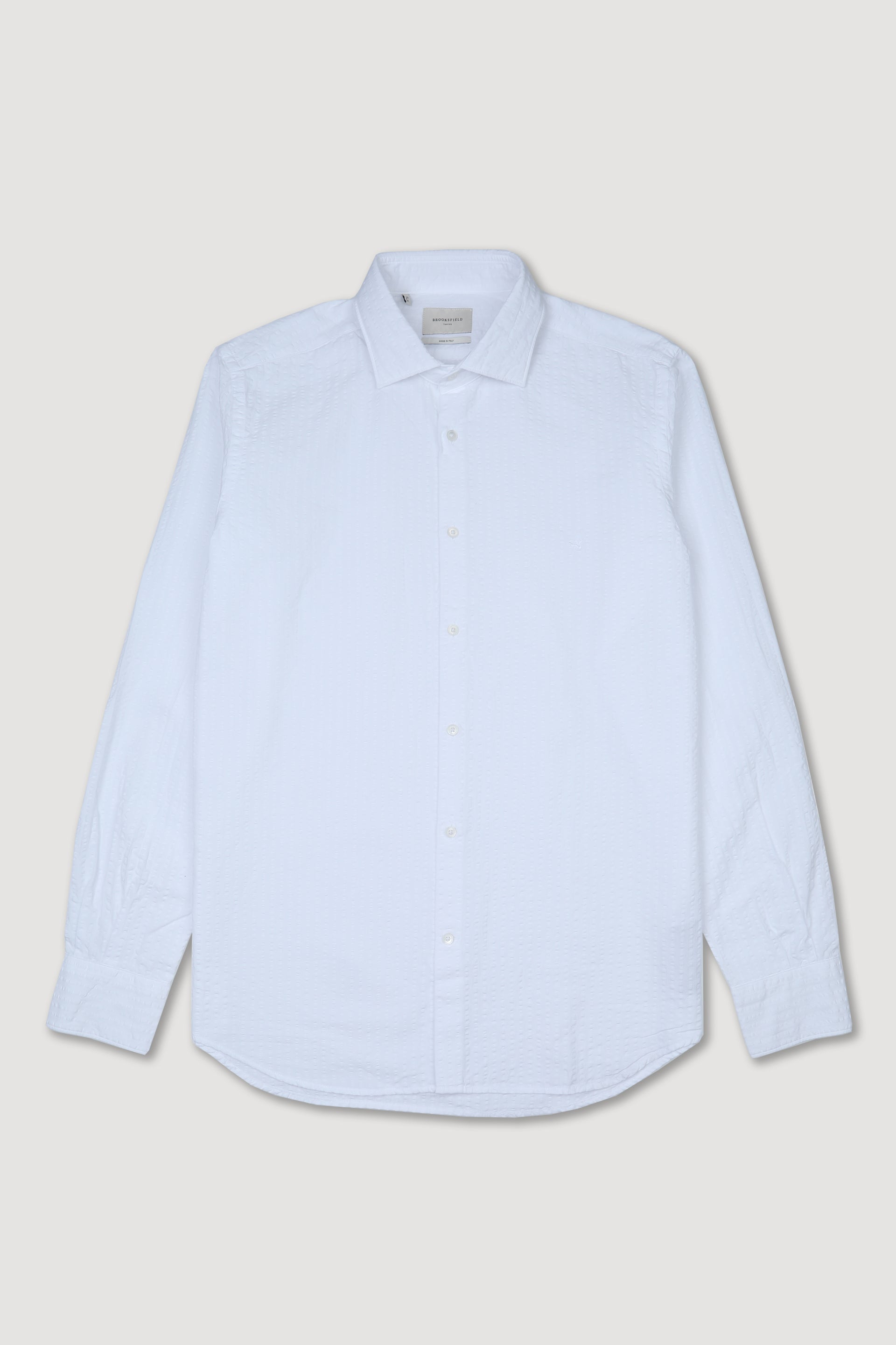 Camicia slim fit con collo spread in seersucker di cotone. Bianco - White