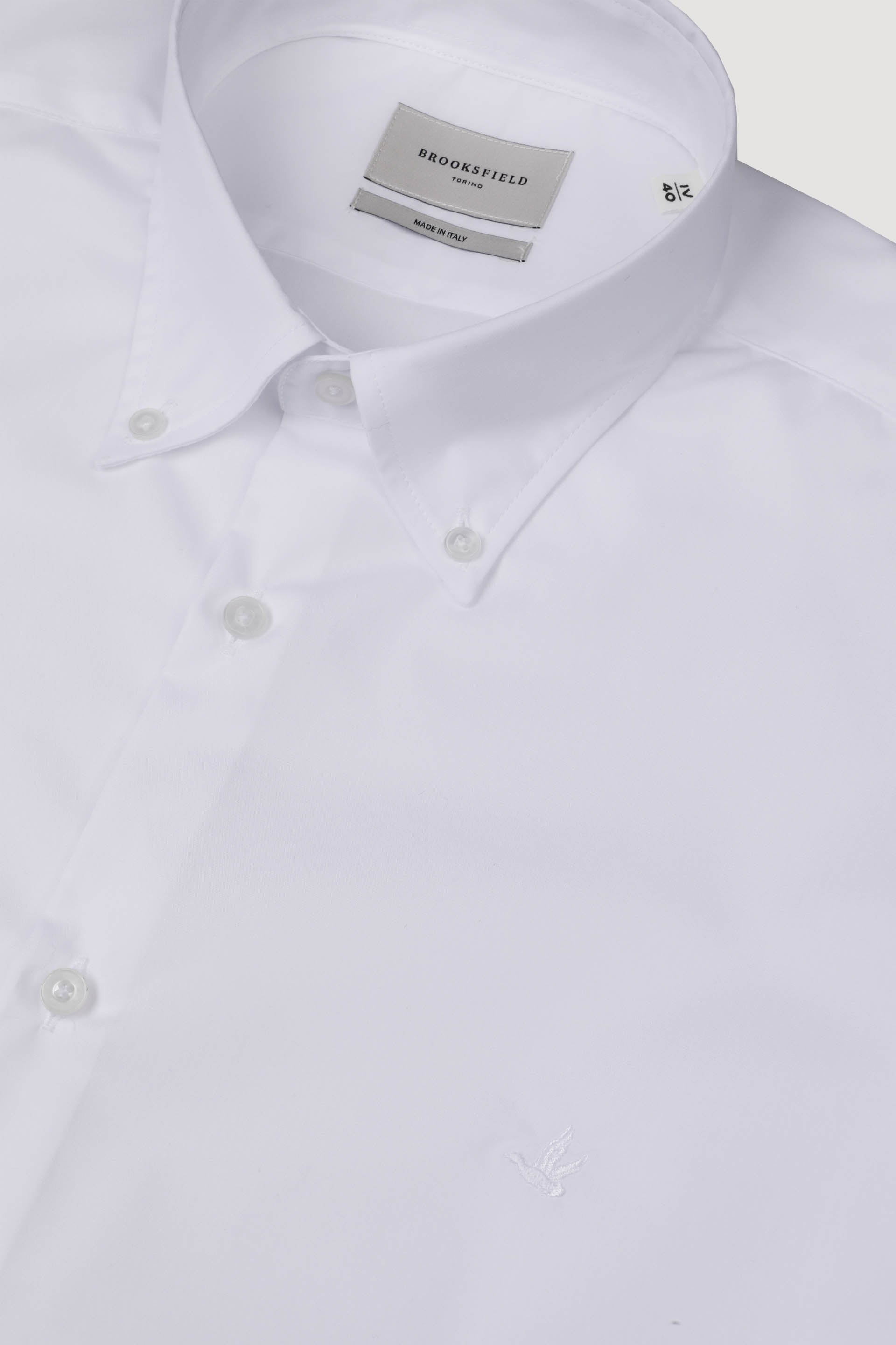 Camicia button down in popeline di cotone. Slim fit. Logo ricamato al cuore. Bianca - White