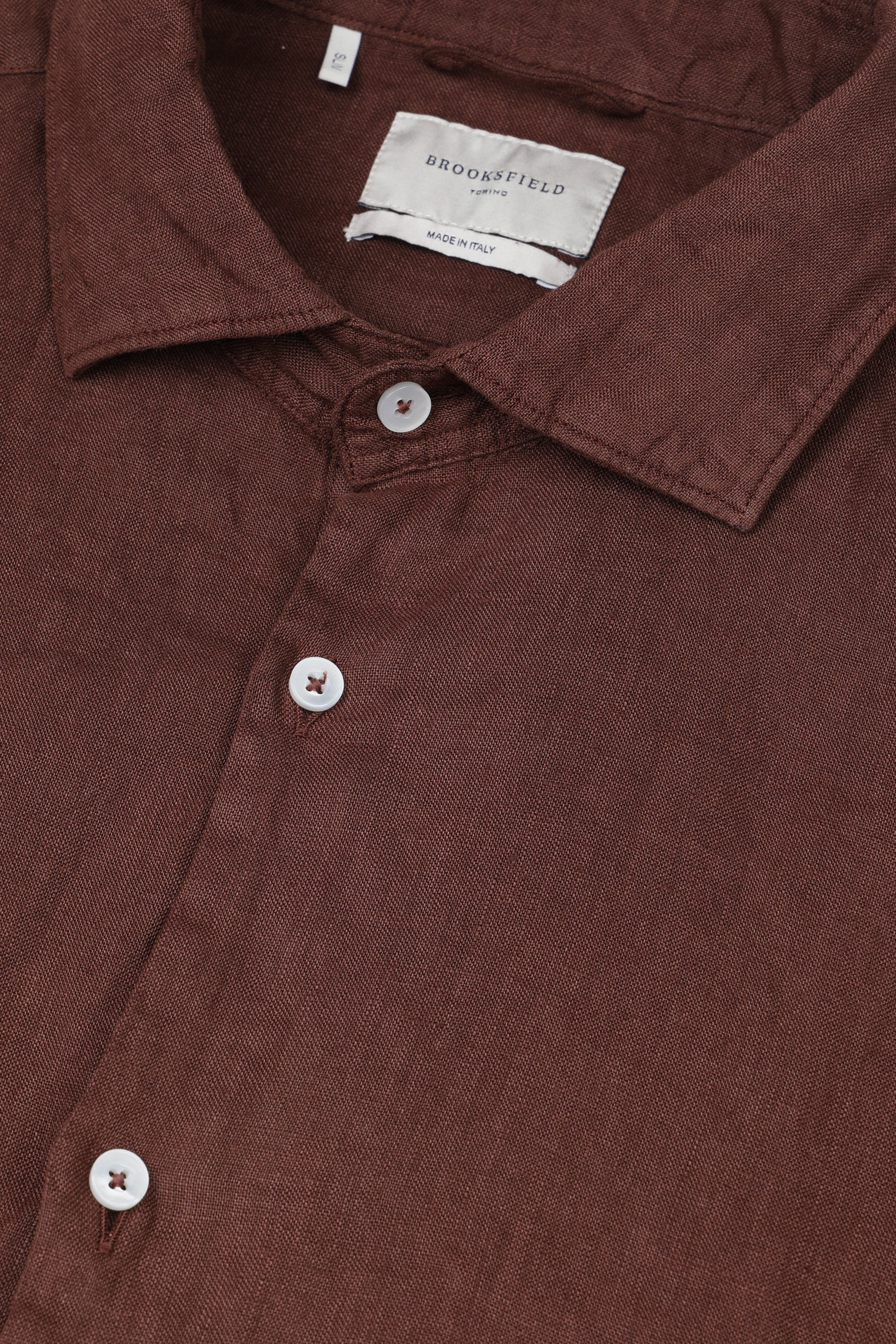 Camicia spread collar in lino con logo al cuore. Slim fit. Marrone - Africa