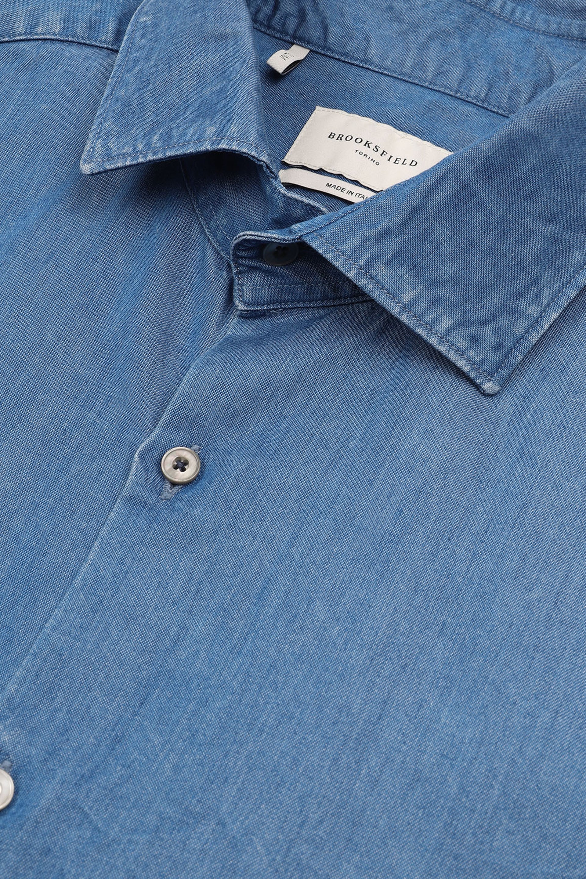 Camicia slim fit con collo spread realizzata in twill indaco di lyocell. Azzurro - Light blue