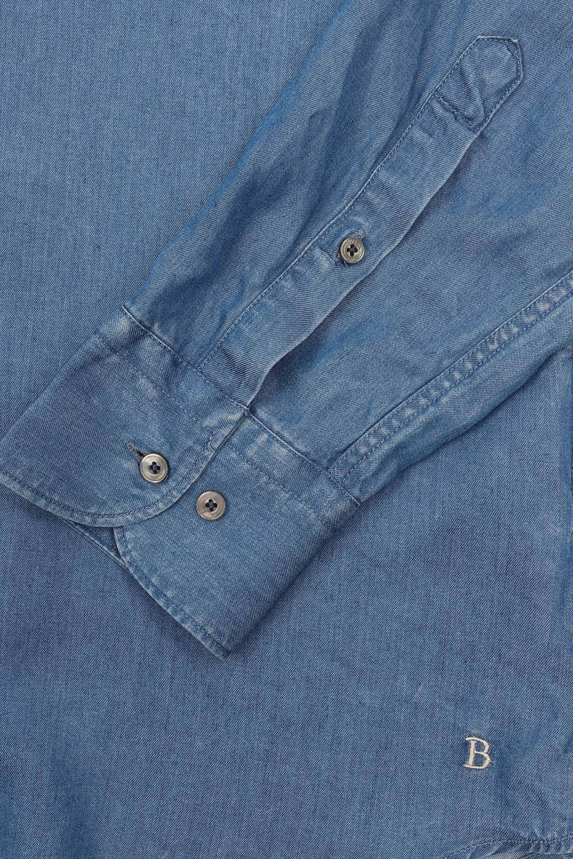 Camicia slim fit con collo spread realizzata in twill indaco di lyocell. Azzurro - Light blue