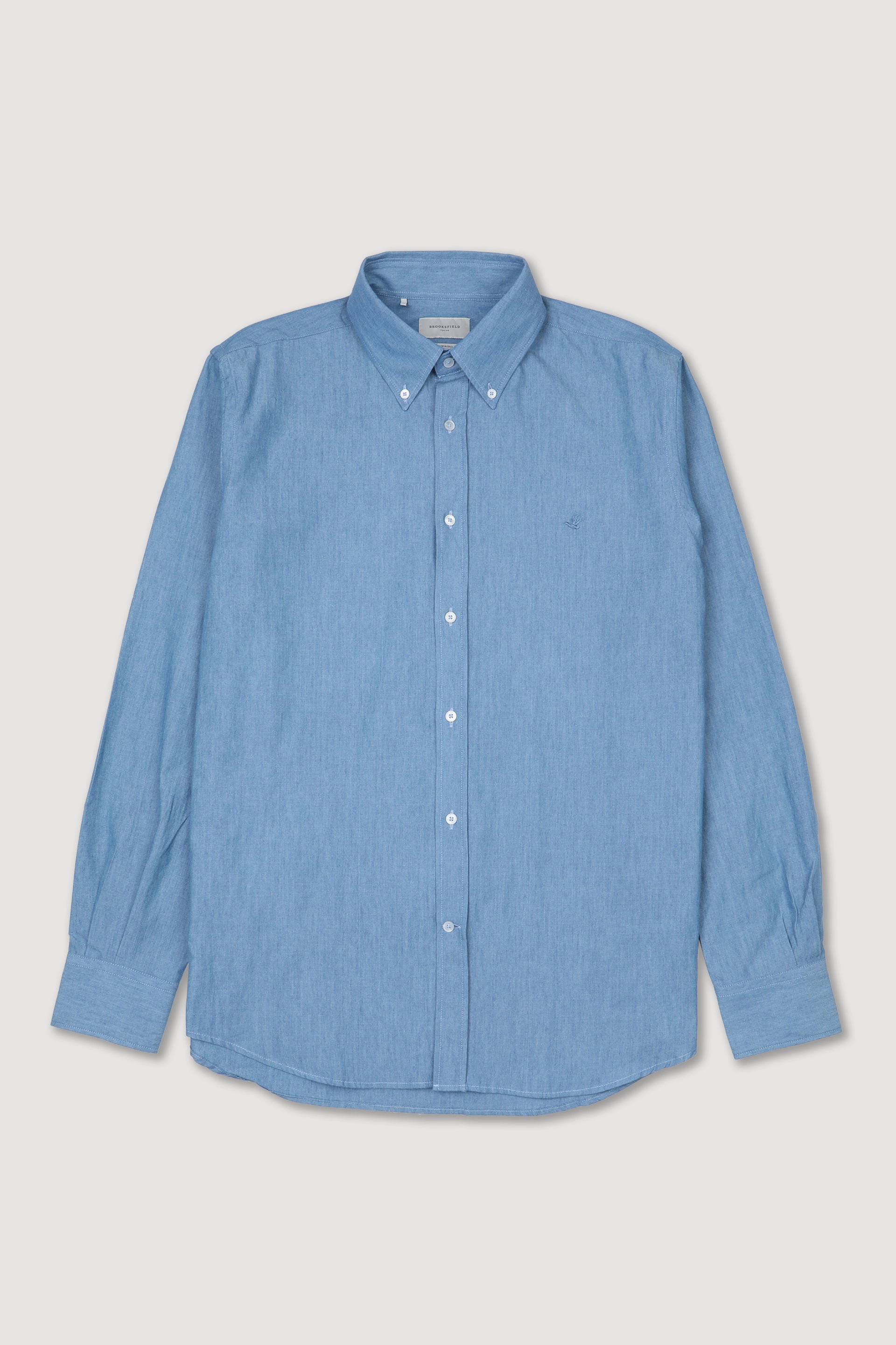Camicia club button down regular fit realizzata in chambray di cotone indaco. Azzurro - Bleach