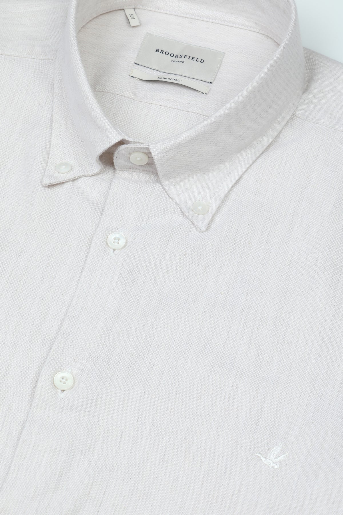 Camicia button down slim fit in oxford di misto cotone-lyocell. Logo ricamato al cuore. Beige - Ecrù