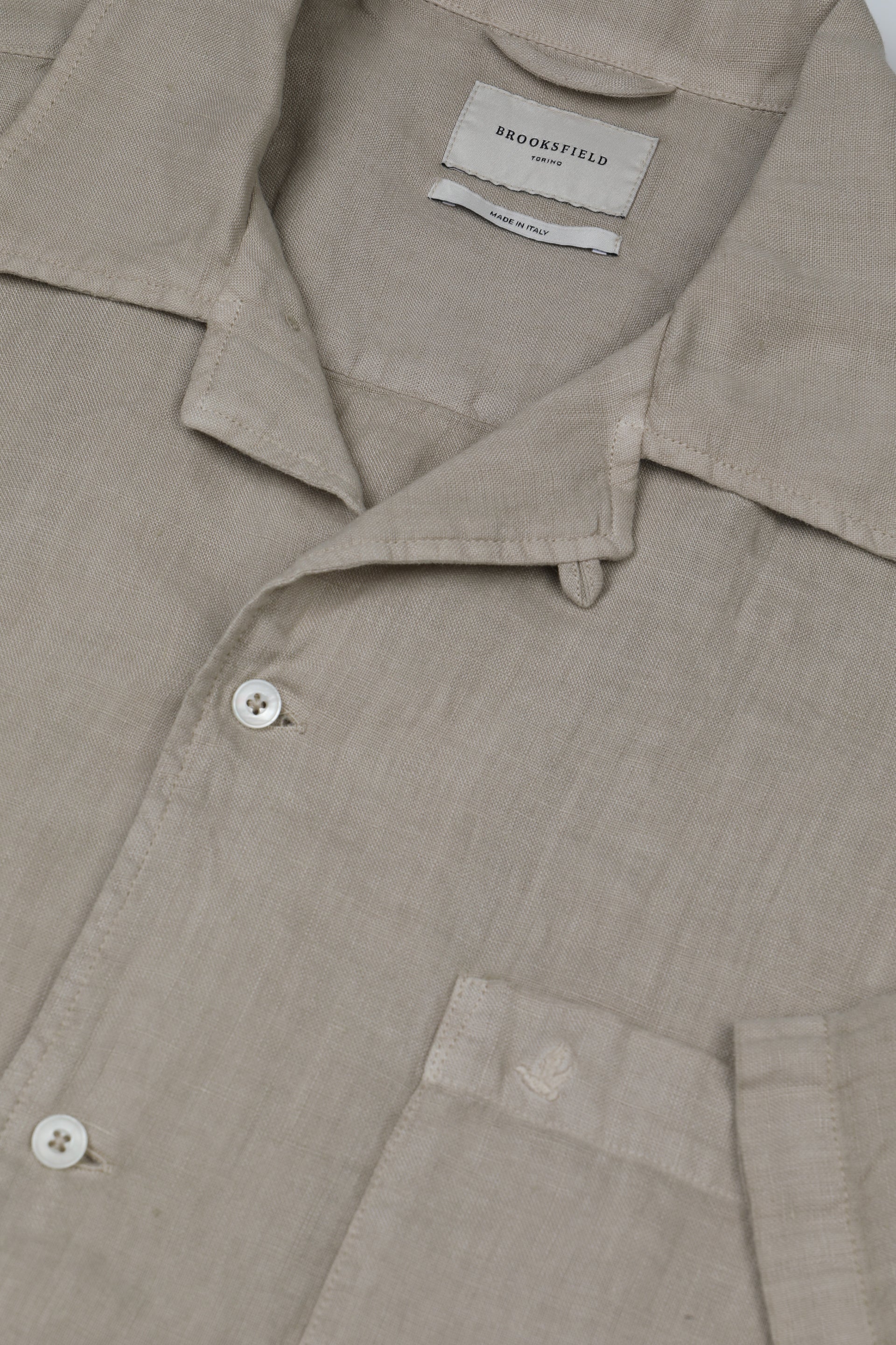 UOMO-CAMICIOTTO CAMP COLLAR CON TASCHINO, SPACCHETTI AL FONDO TESSUTO LINO TINTO CAPO YR, PICCANELLO E LOOP IN TESSUTO - Soft kaki