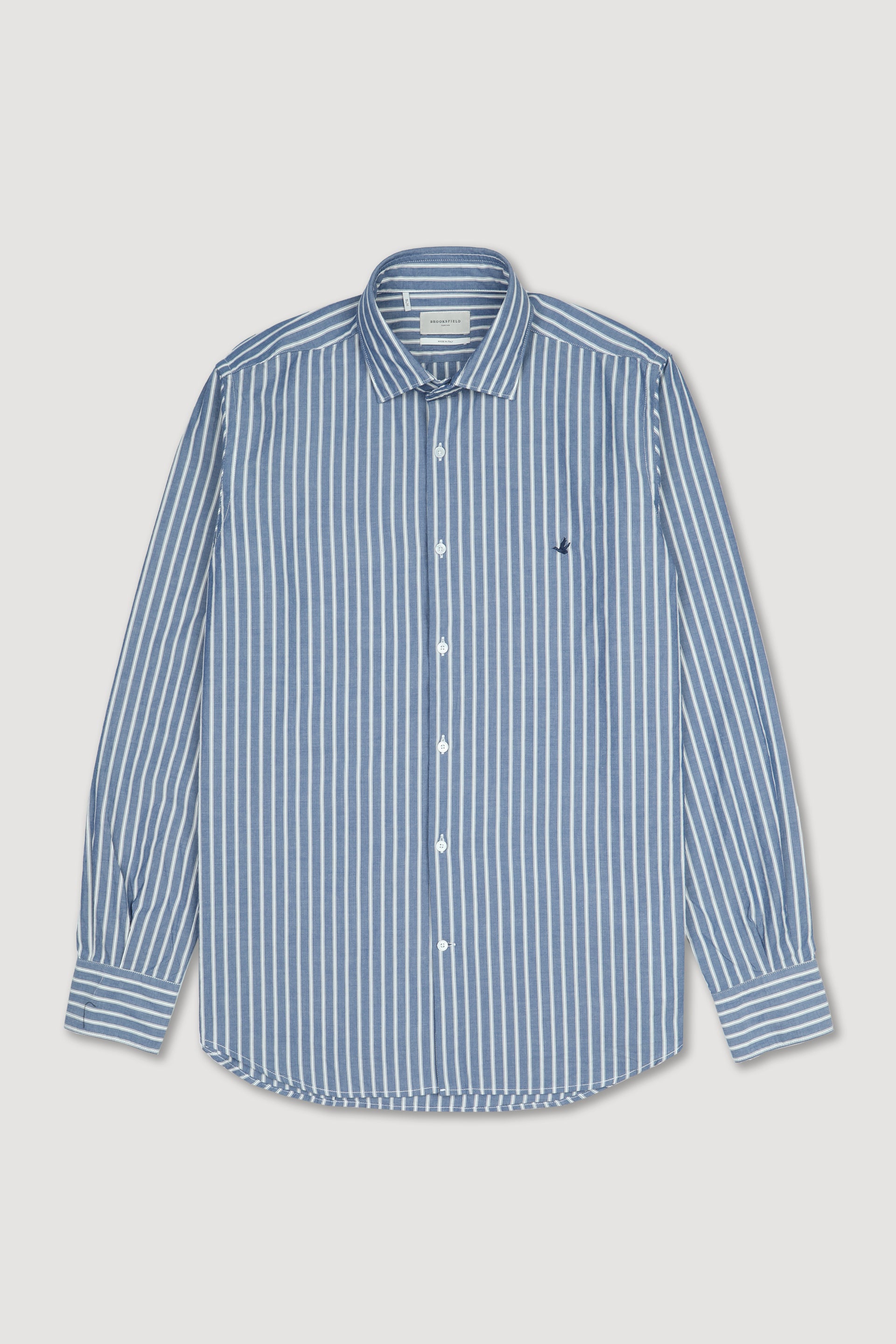 Camicia spread collar in popeline di cotone rigato. Slim fit. Logo ricamato al cuore. Blu - Avio/bianco