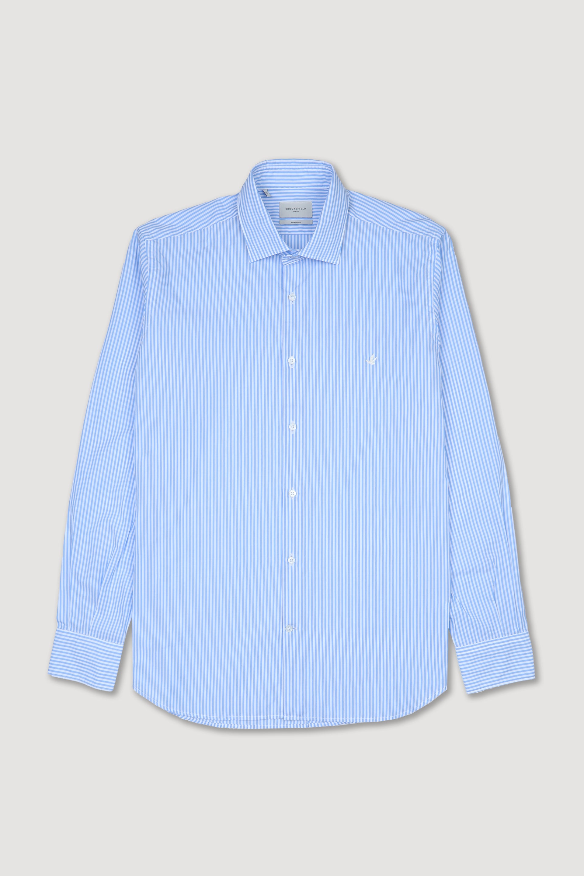 Camicia spread collar in popeline di cotone rigato. Slim fit. Logo ricamato al cuore. Azzurro - Bianco/Azzurro