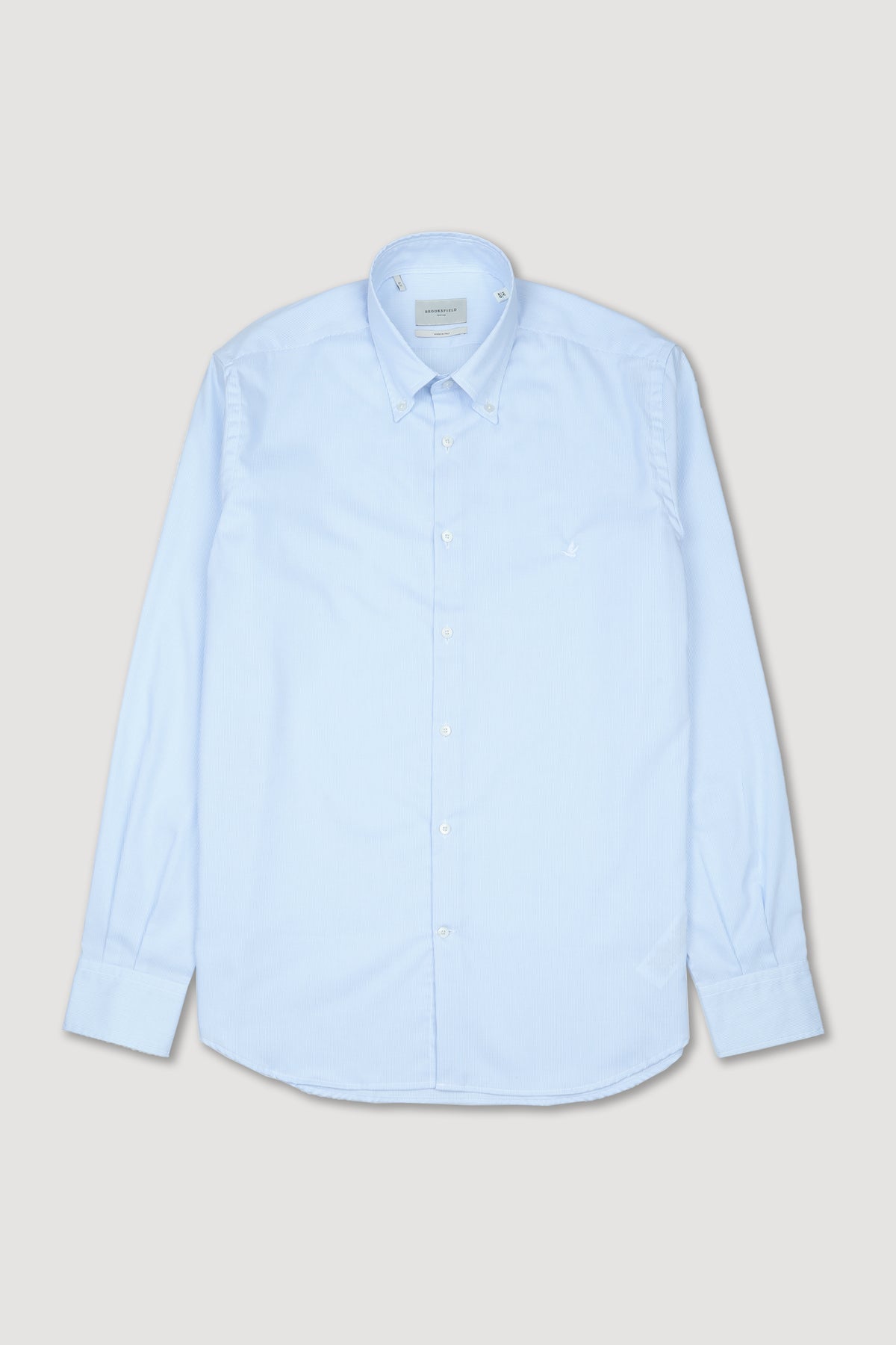 Camicia button down slim fit in tessuto di cotone operato fantasia riga. Logo ricamato al cuore - Celeste/Bianco