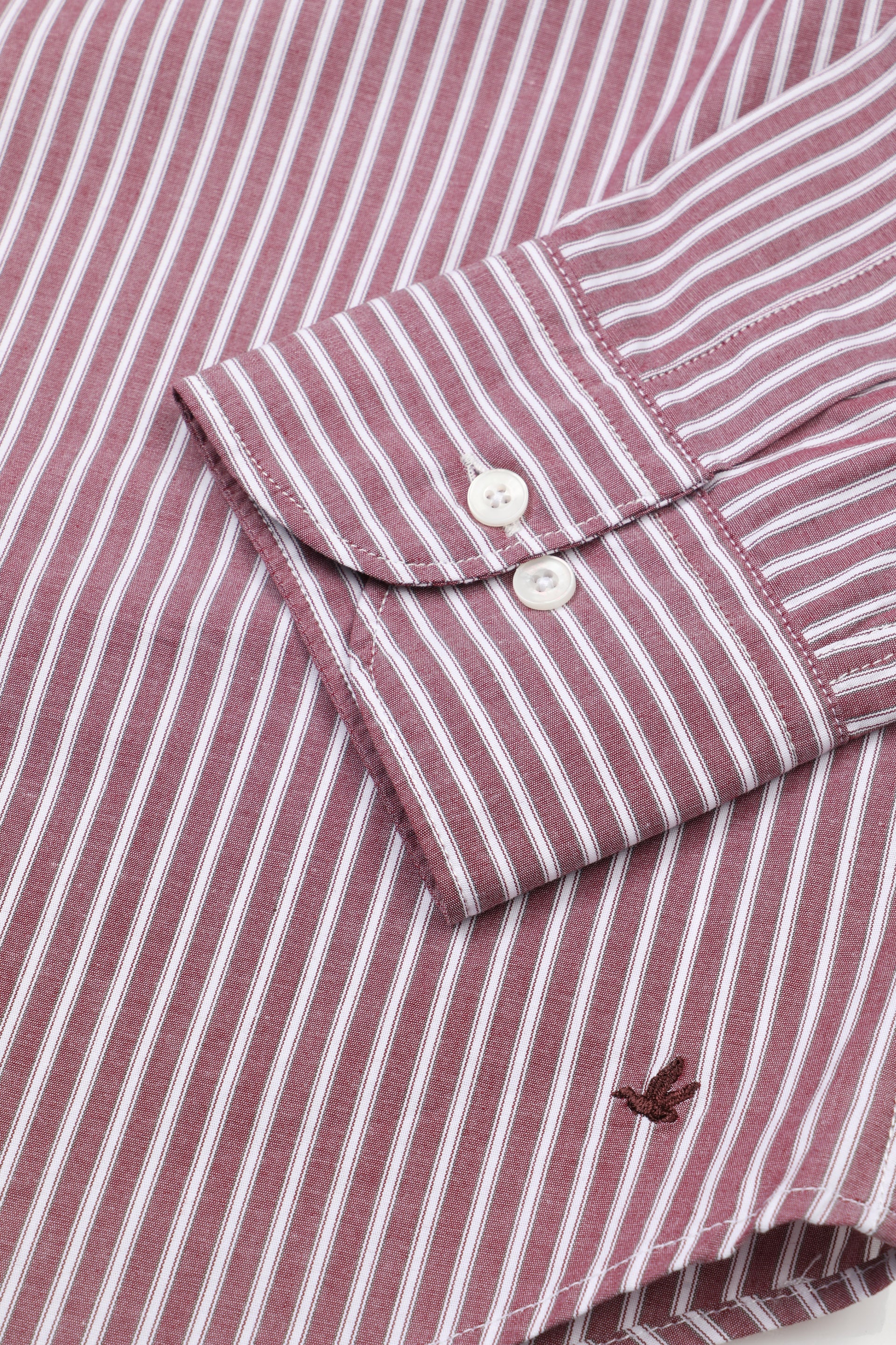 UOMO-CAMICIA (SLIM FIT) M/L SPREAD COLLAR LAVATA CON PIPING TESSUTO COTONE POPELINE STRETCH FANTASIA RIGA VERTICALE - Amaranto/bianco