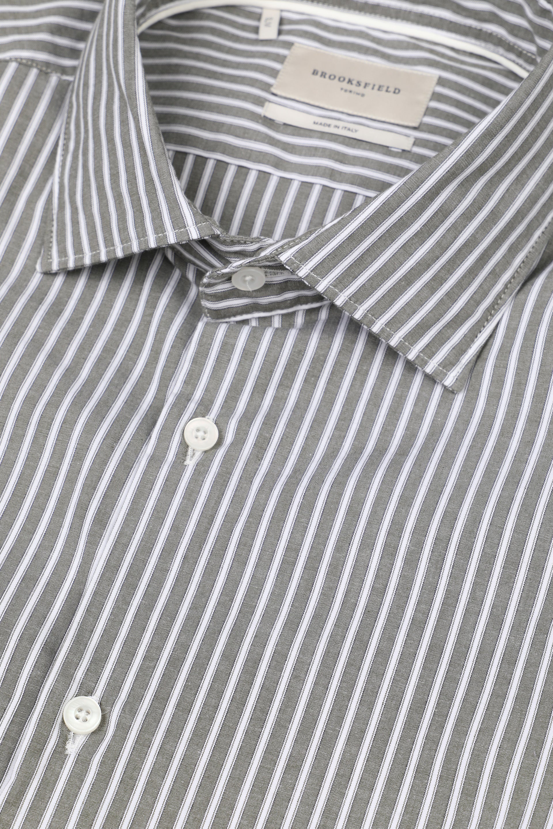 UOMO-CAMICIA (SLIM FIT) M/L SPREAD COLLAR LAVATA CON PIPING TESSUTO COTONE POPELINE STRETCH FANTASIA RIGA VERTICALE - Militare/bianco