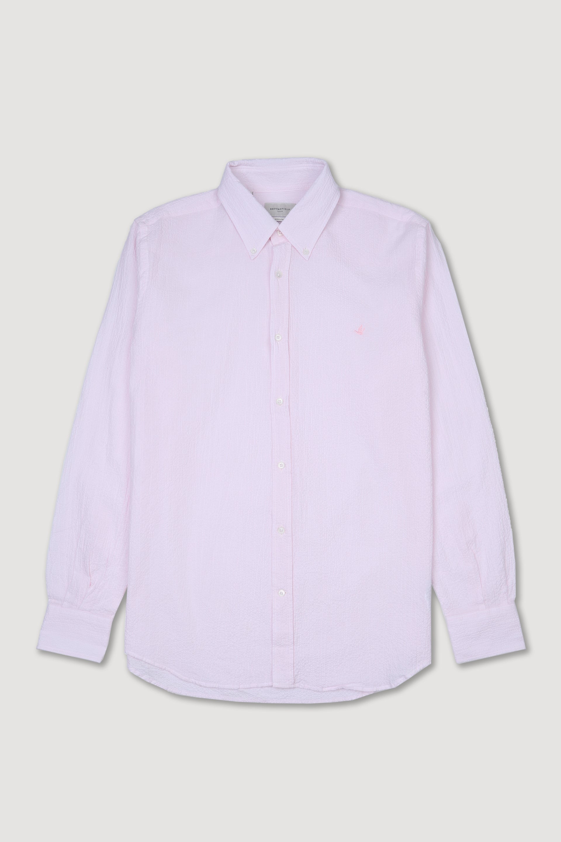 Camicia Club button down regular fit in seersucker rigato di cotone. Logo ricamato al cuore. Marrone - Bianco/Rosa