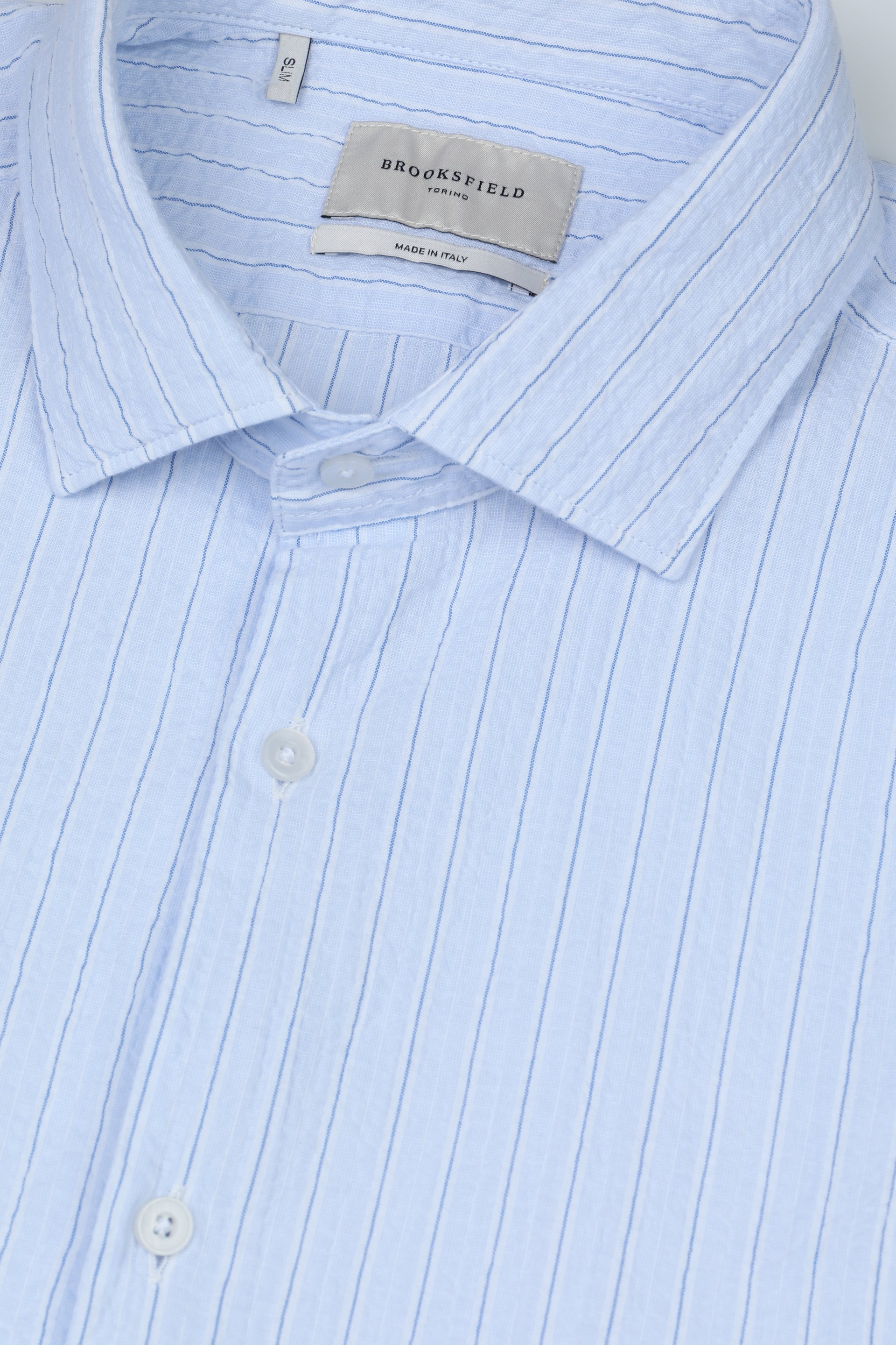 Camicia spread collar in seersucker di cotone stretch rigato. Slim fit. Blu - Celeste/Blu chiaro/Bianco