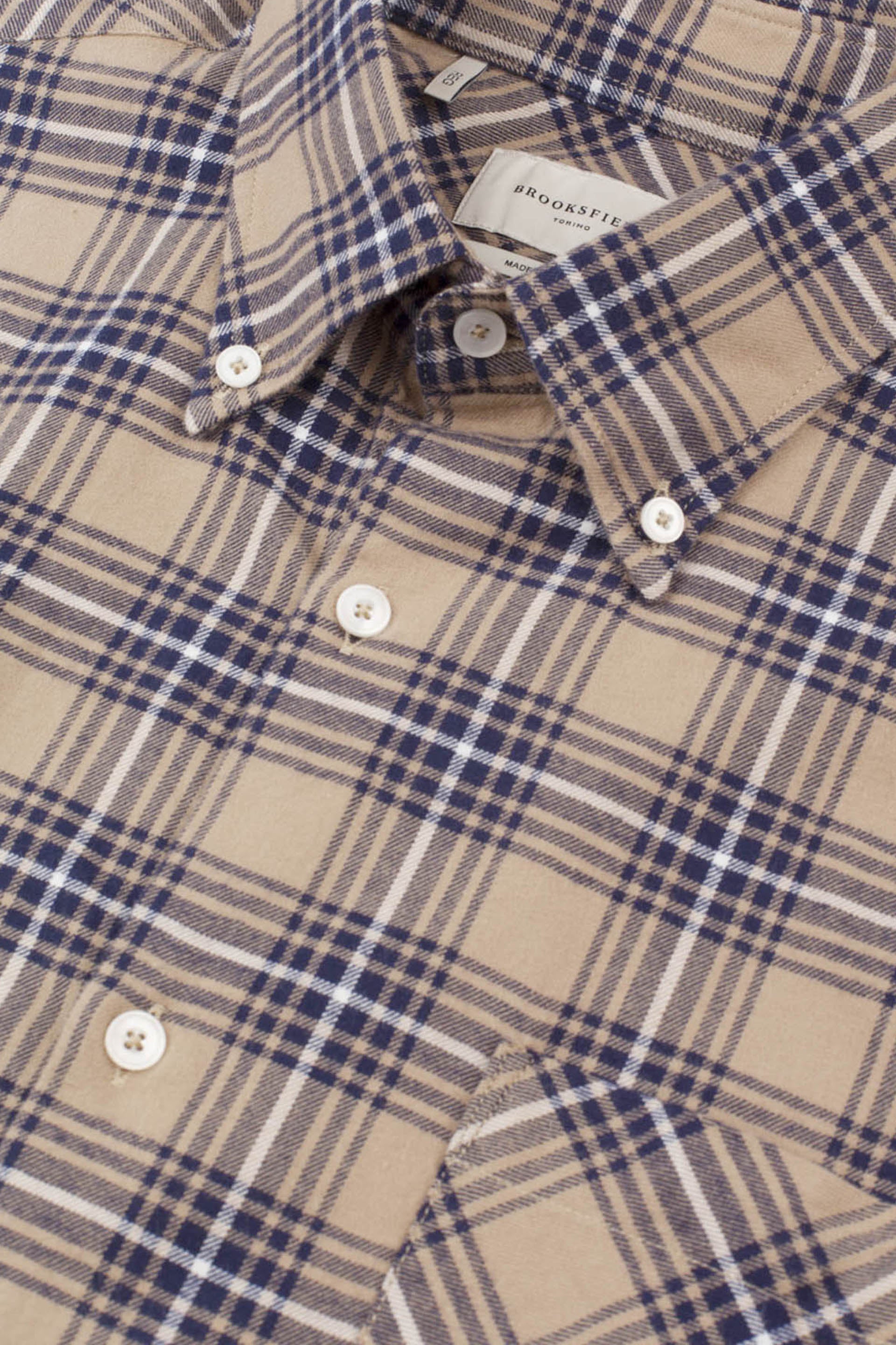 Camicia button down regular fit in twill in cotone fantasia check con taschino. Beige - Beige/navy/latte