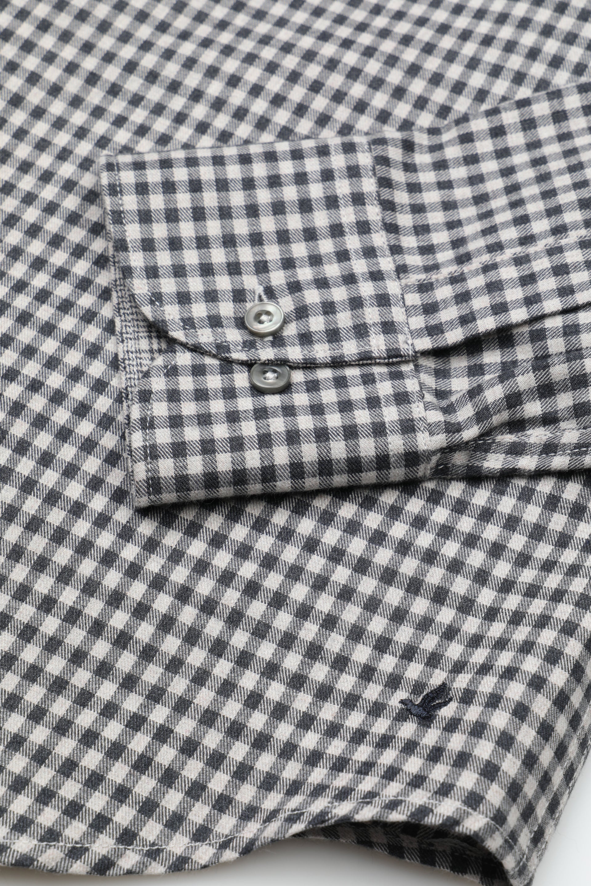 Camicia slim fit con collo spread realizzata in twill smerigliato di misto cotone fantasia vichy. Grigio - Mastice/Antracite