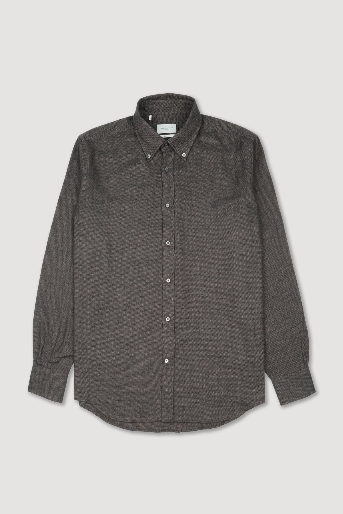 Camicia Club button down regular fit in tessuto operato di cotone smerigliato. Logo ricamato al cuore. Marrone - Ebano