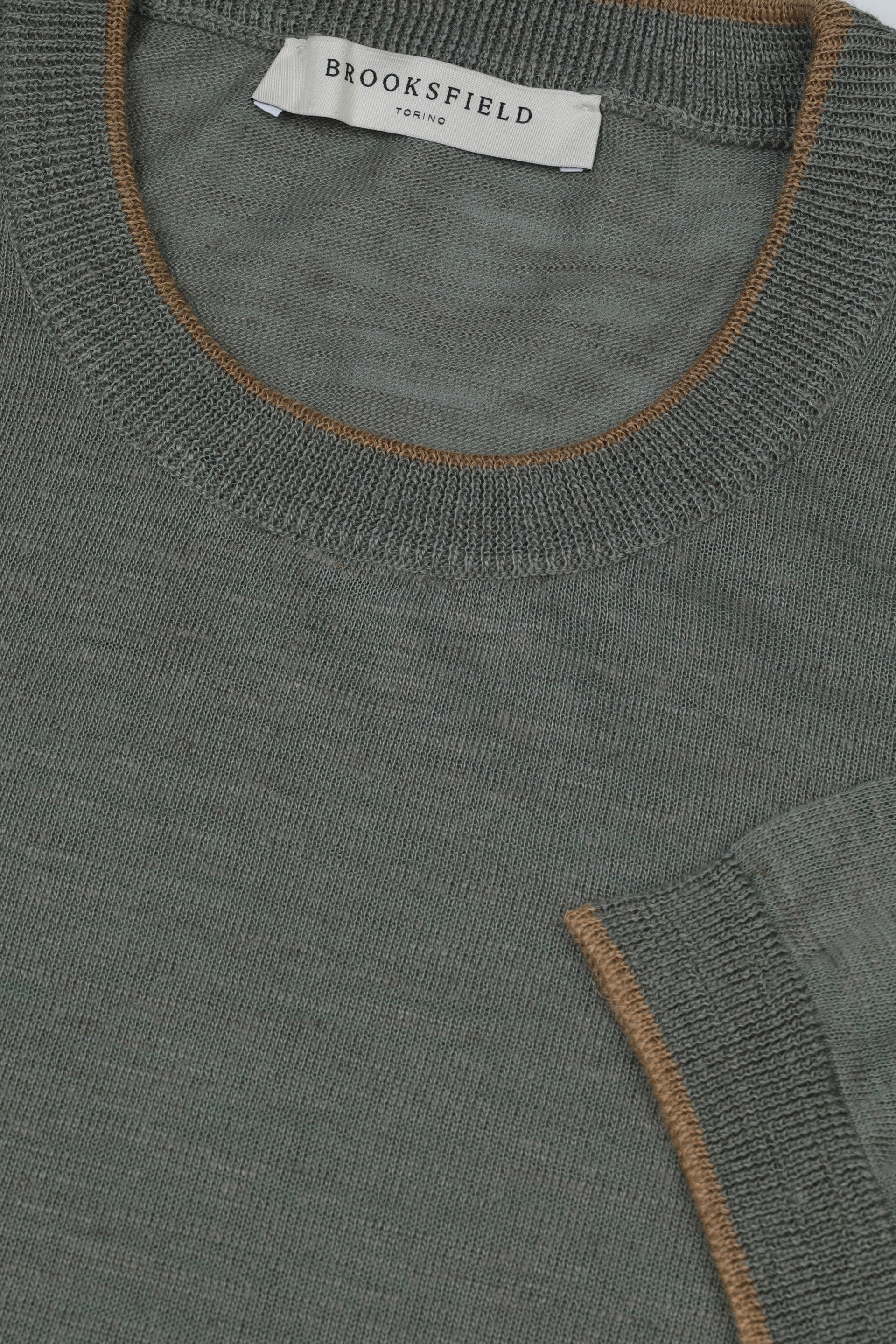 T-shirt in maglia di lino misto poliestere con profili a contrasto. Verde - Alligator