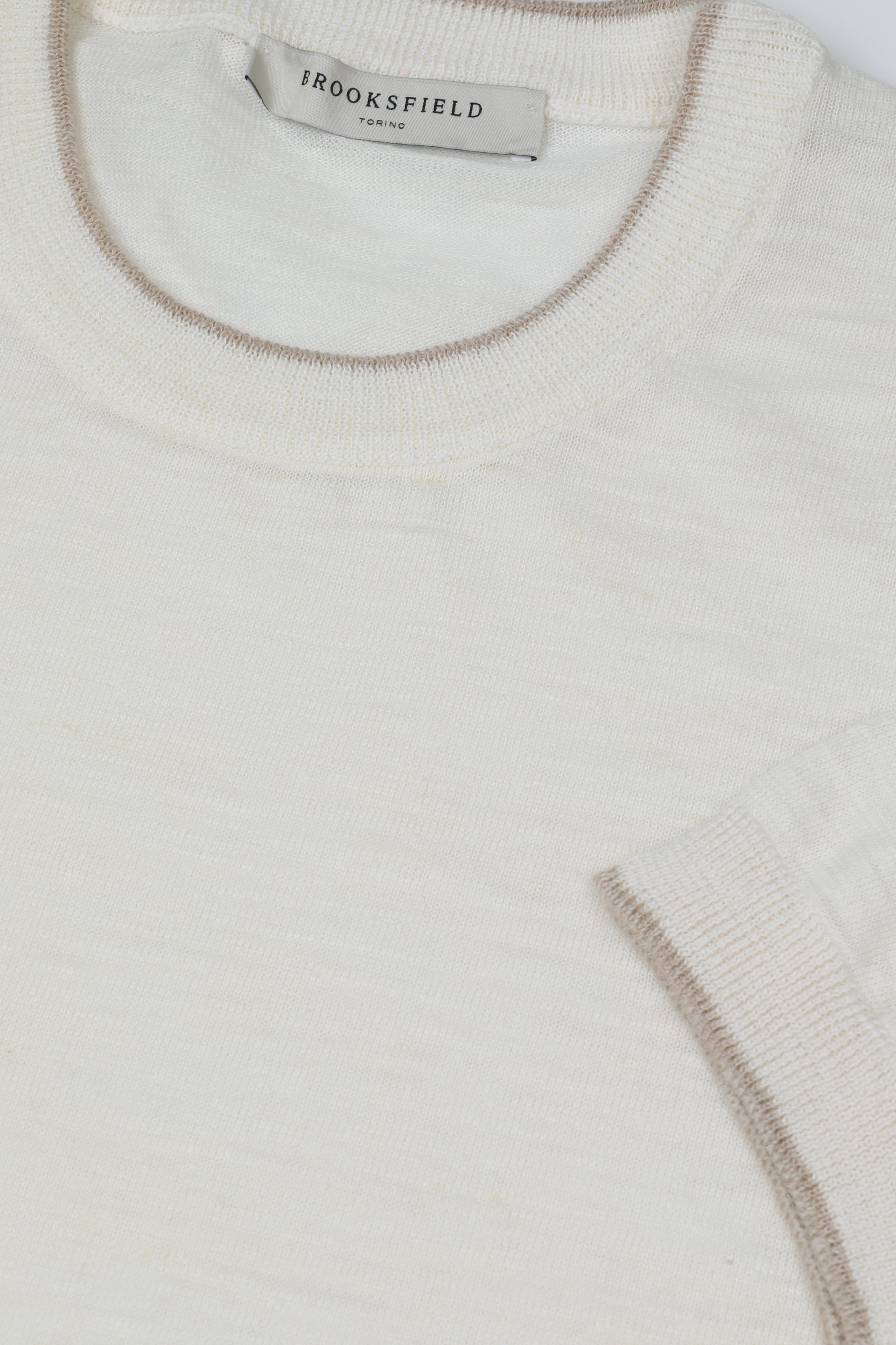 T-shirt in maglia di lino misto poliestere con profili a contrasto. Bianco - Off white