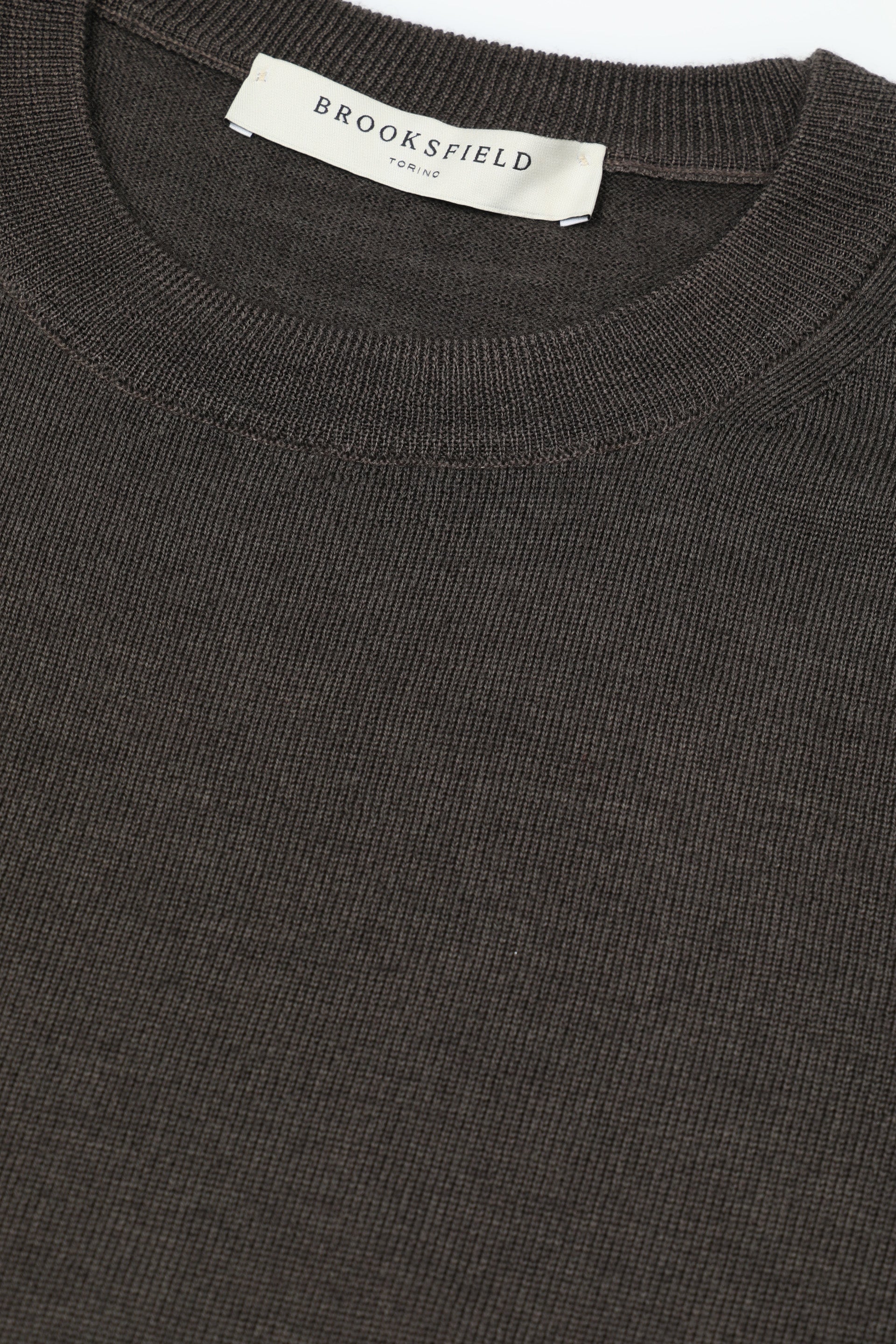 Maglia girocollo in lana merinos extrafine. Marrone - Ebano