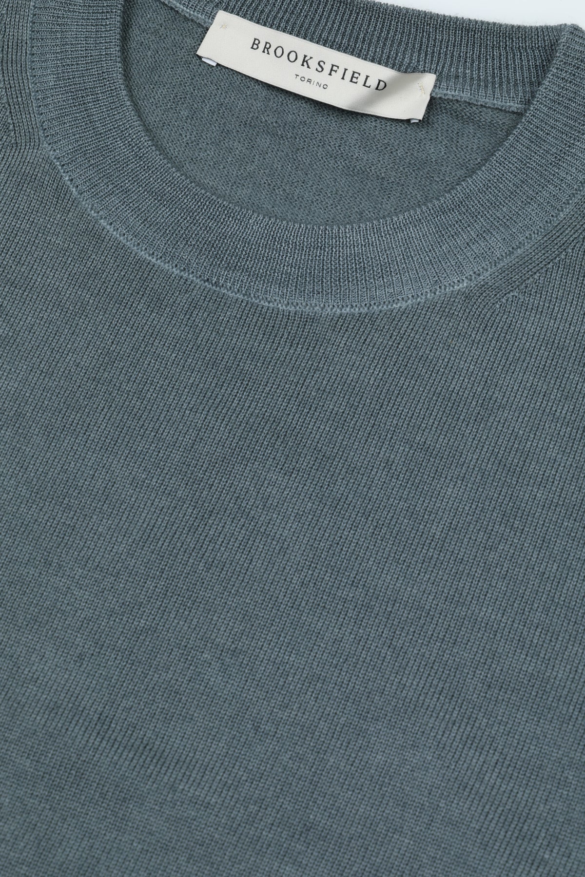Maglia girocollo in lana merinos extrafine. Grigio - Mineral