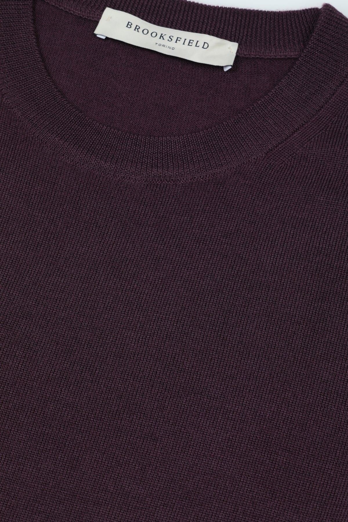 Maglia girocollo in lana merinos extrafine. Viola - Blackberry