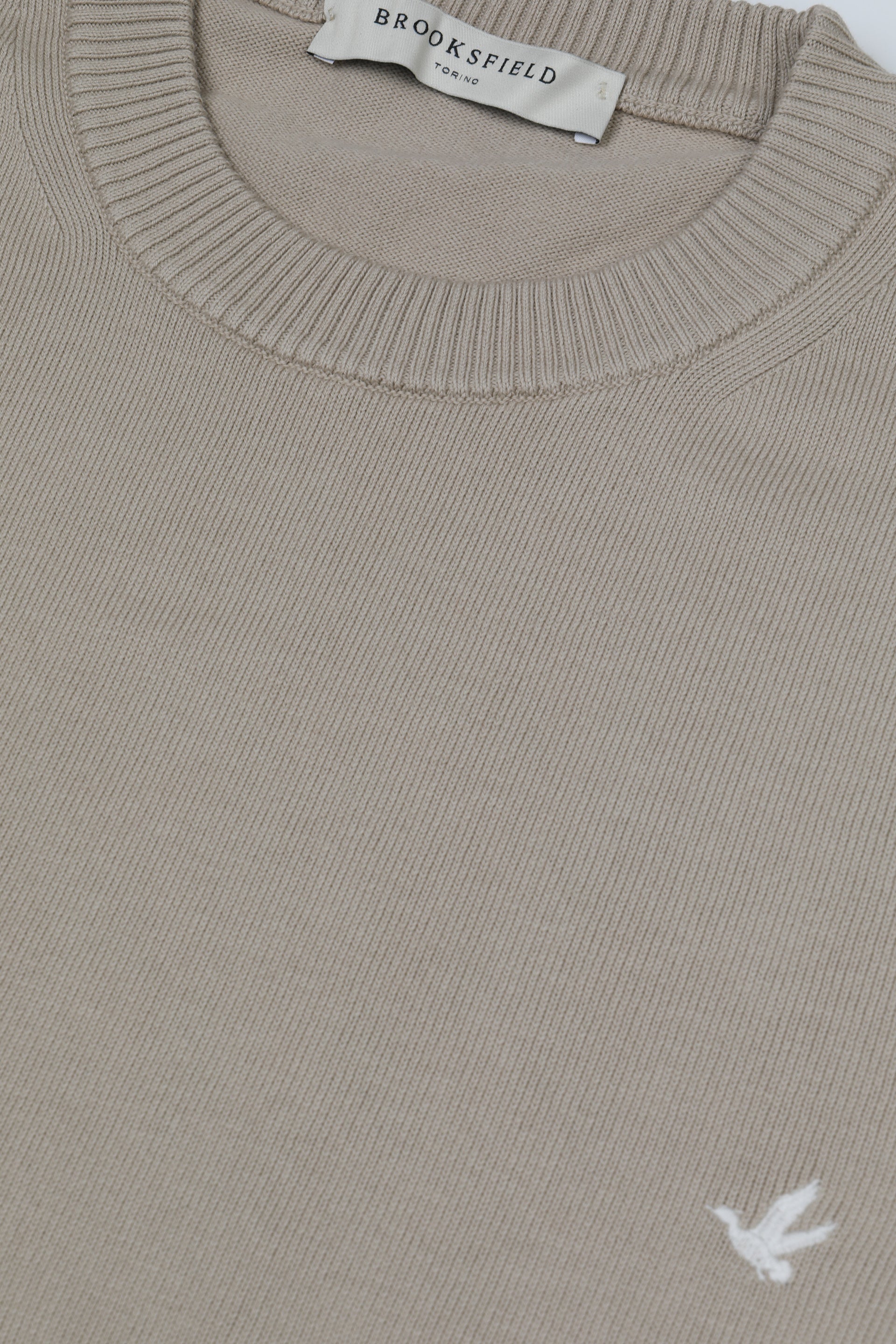 Maglia girocollo in cotone con logo ricamato al cuore. Beige - Soft kaki
