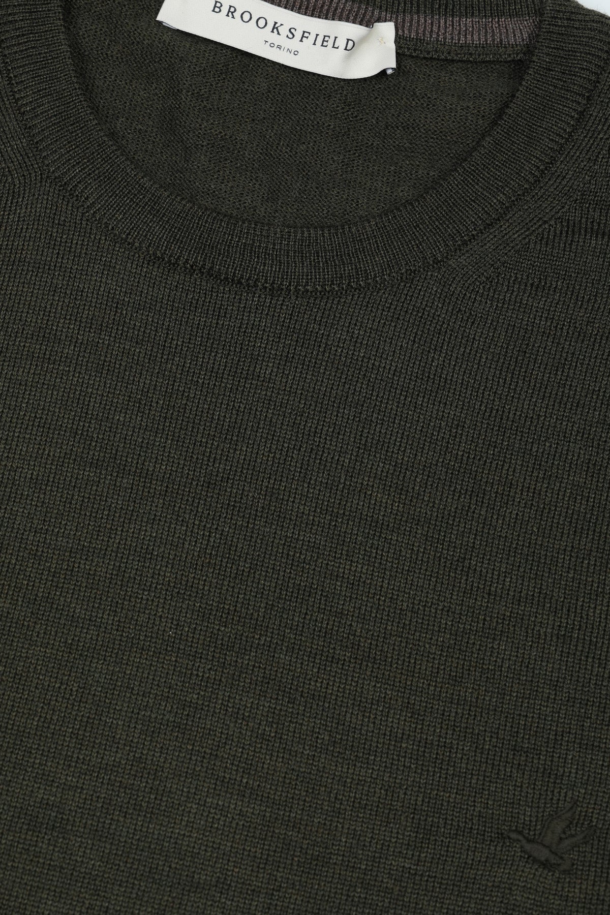 Maglia girocollo in lana merinos extrafine con logo ricamato al cuore. Verde - Oliva