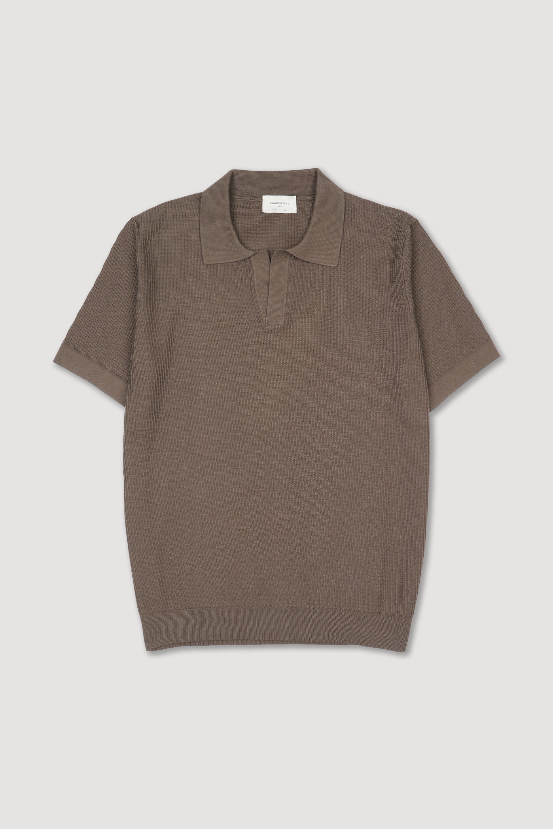 Polo collo aperto in maglia di cotone con punto costa ondulata. Marrone - Coconut