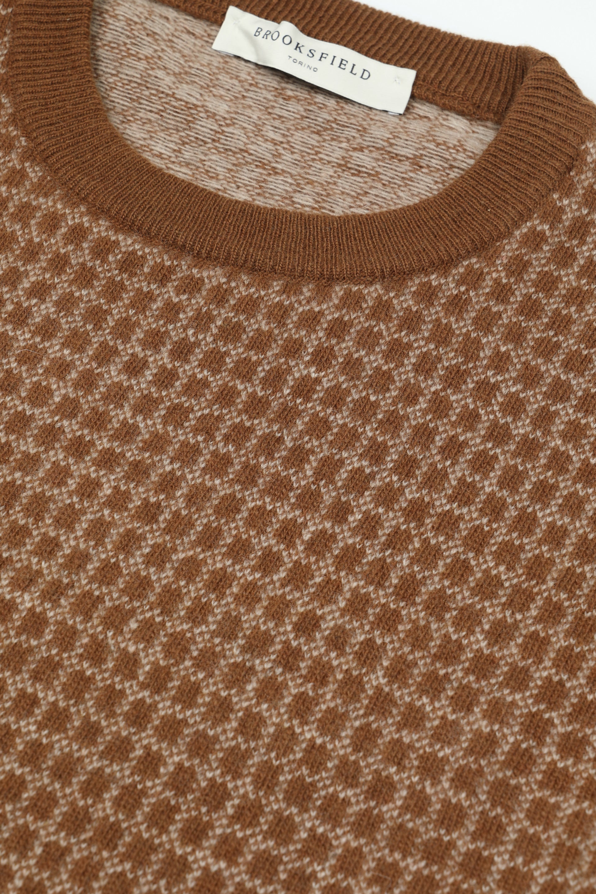 Maglia girocollo in pura lana vergine con jacquard fantasia quadro. Arancione - Brandy/Avena