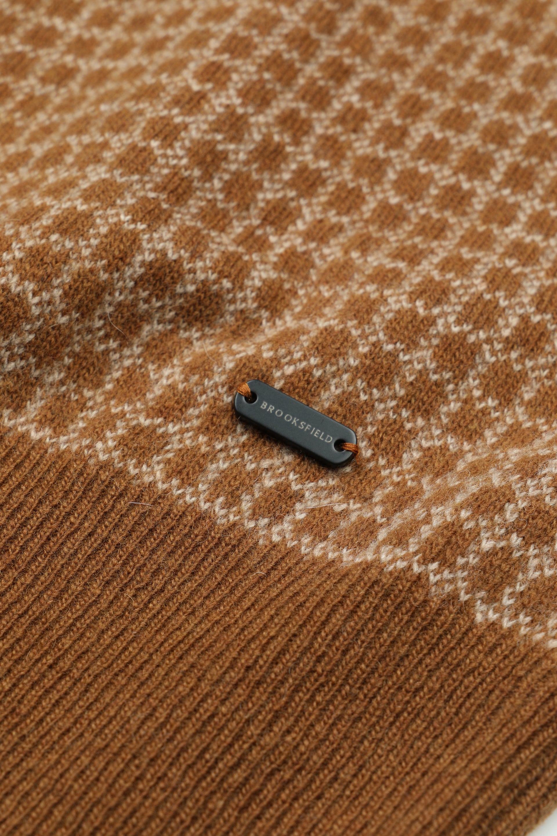 Maglia girocollo in pura lana vergine con jacquard fantasia quadro. Arancione - Brandy/Avena